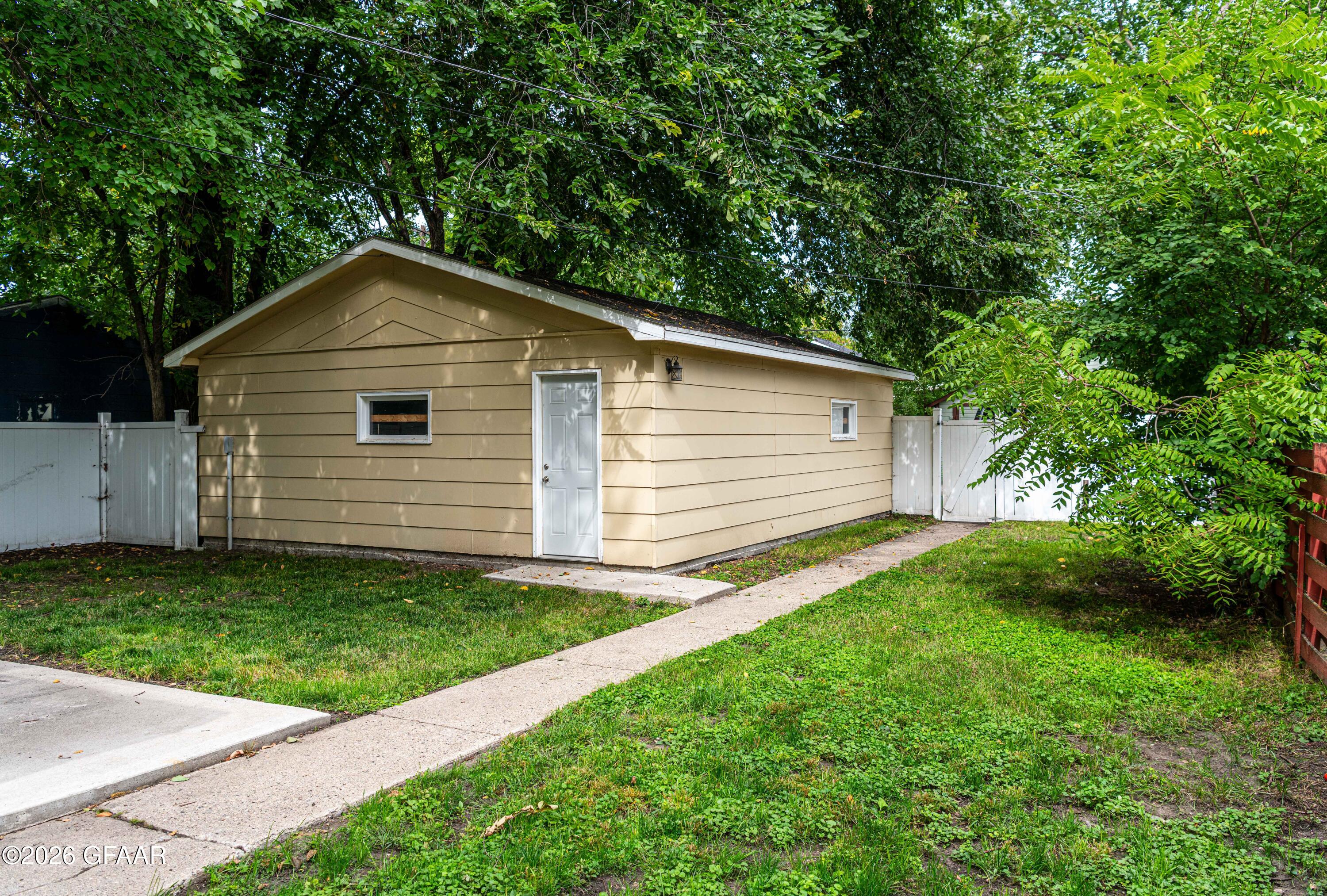 main property photo 37
