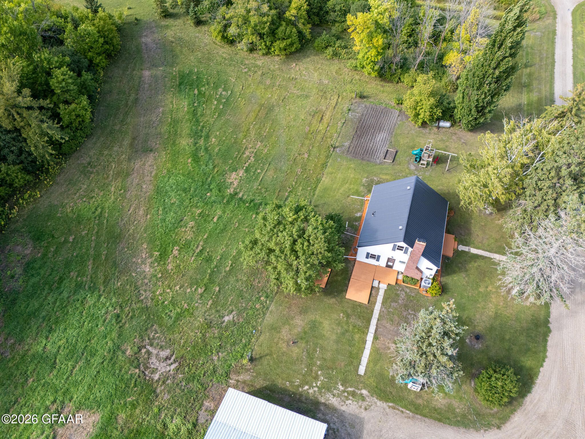 main property photo 28