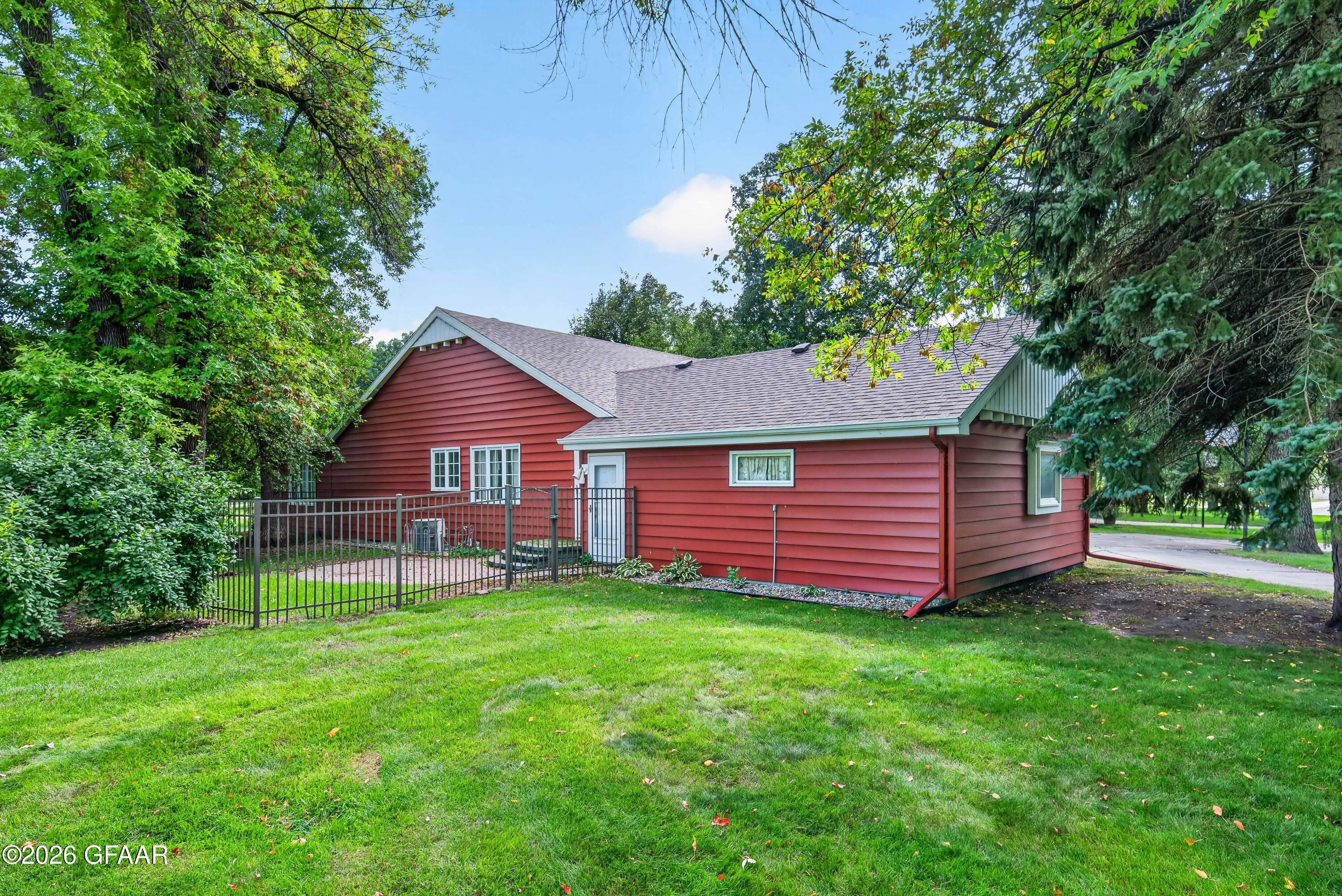 main property photo 26
