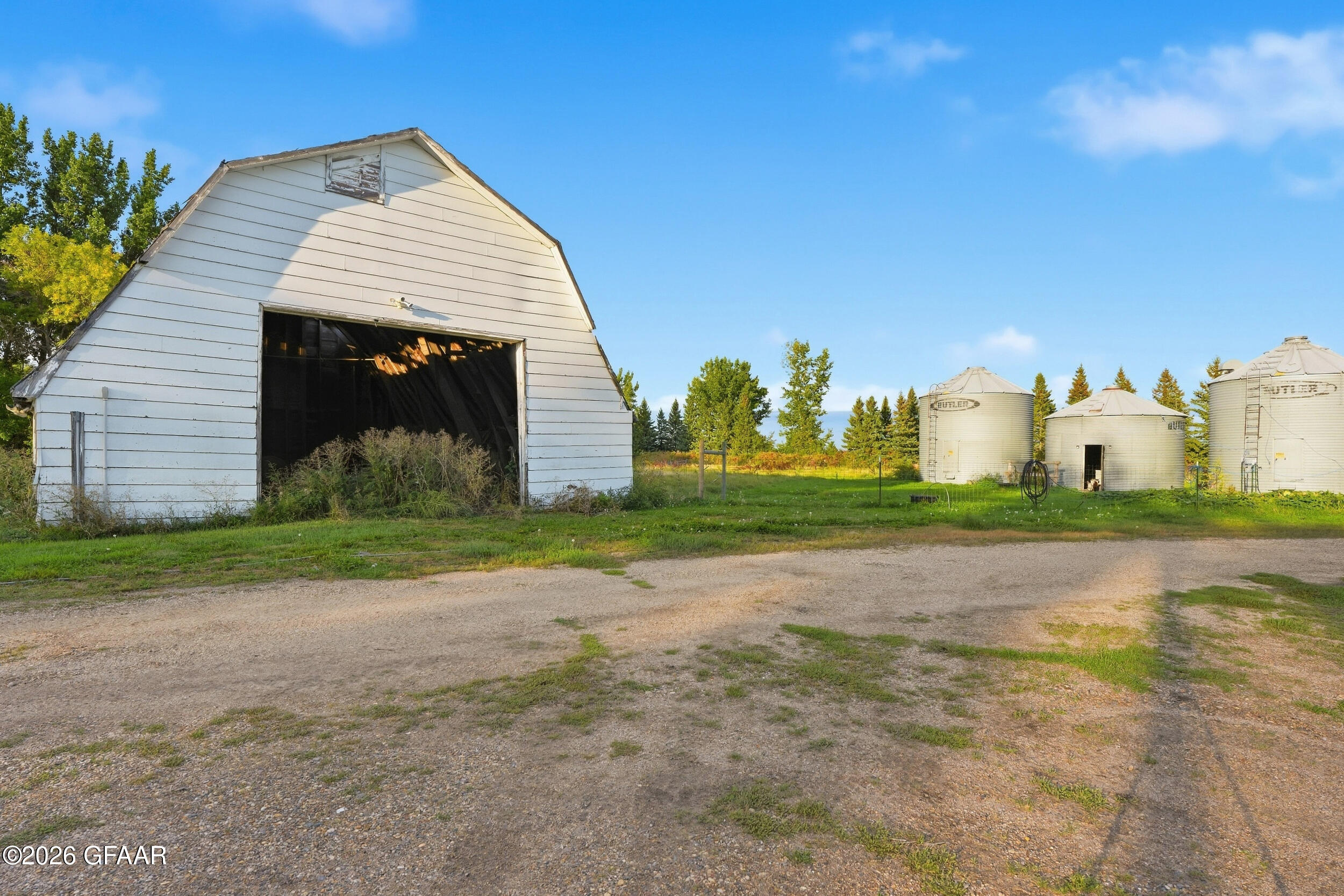 main property photo 23