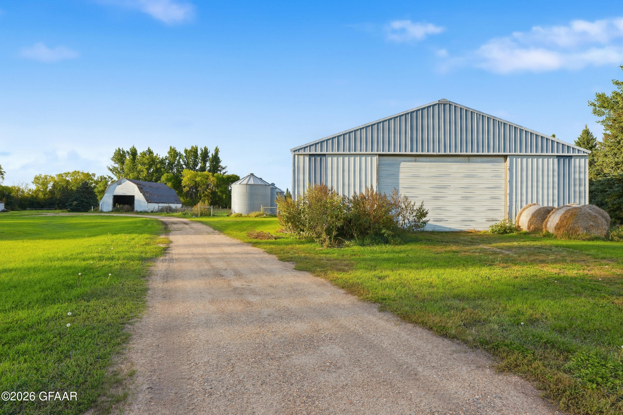 main property photo 25