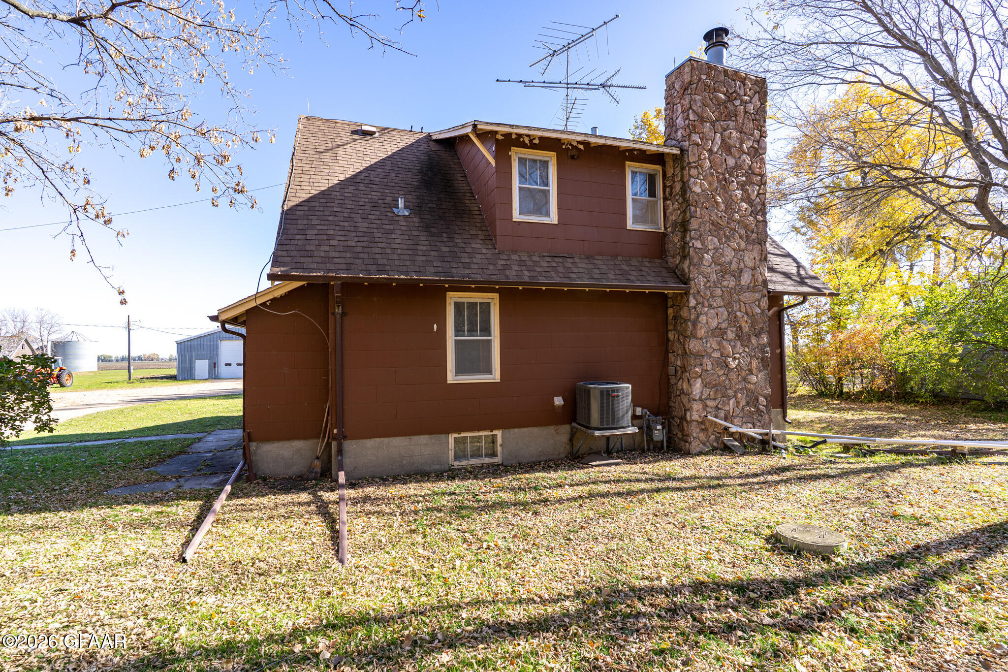 main property photo 28