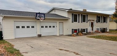 image of property with 4 Bed | 2 Bath | 2,504 Sqft