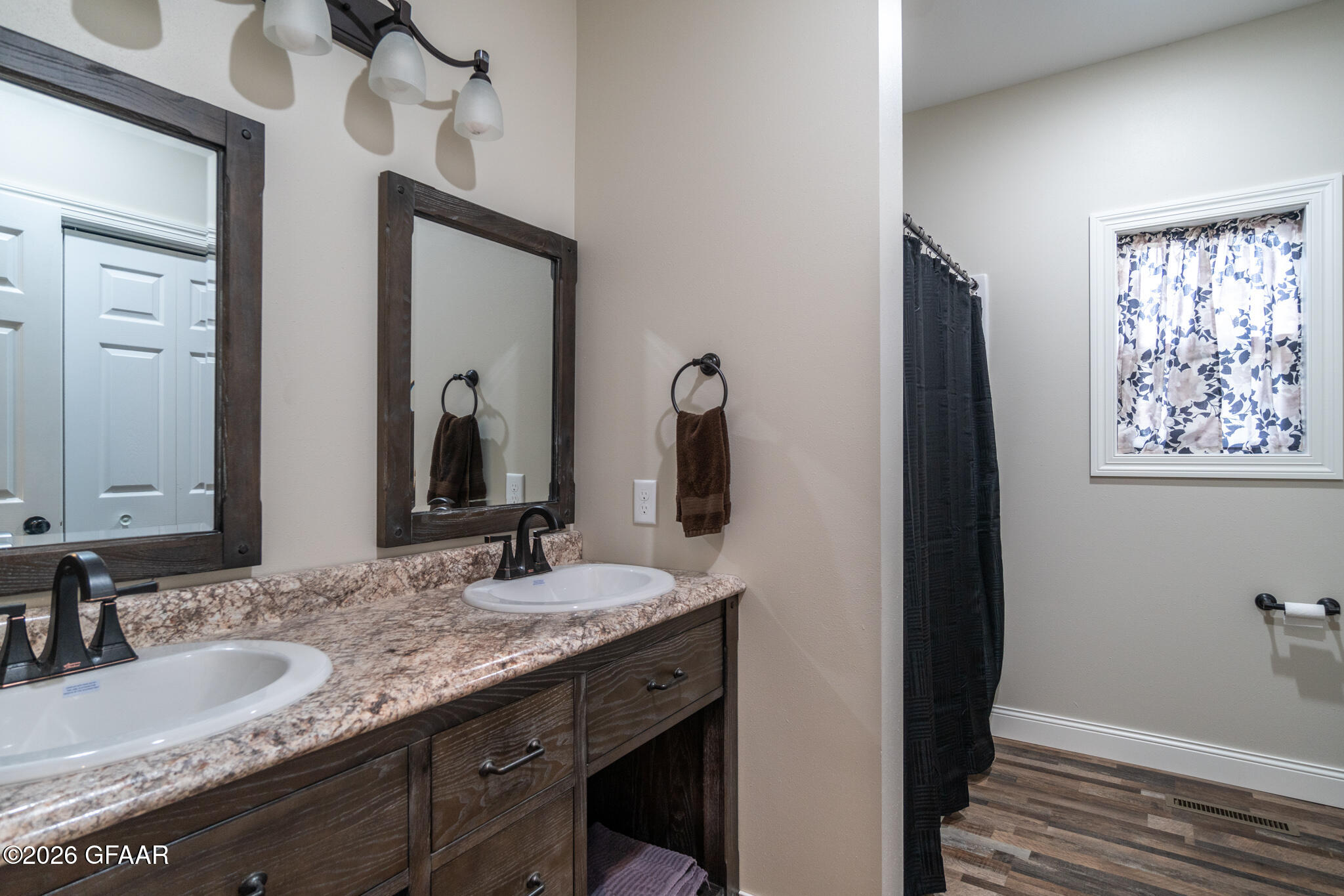 property viewer photo 11