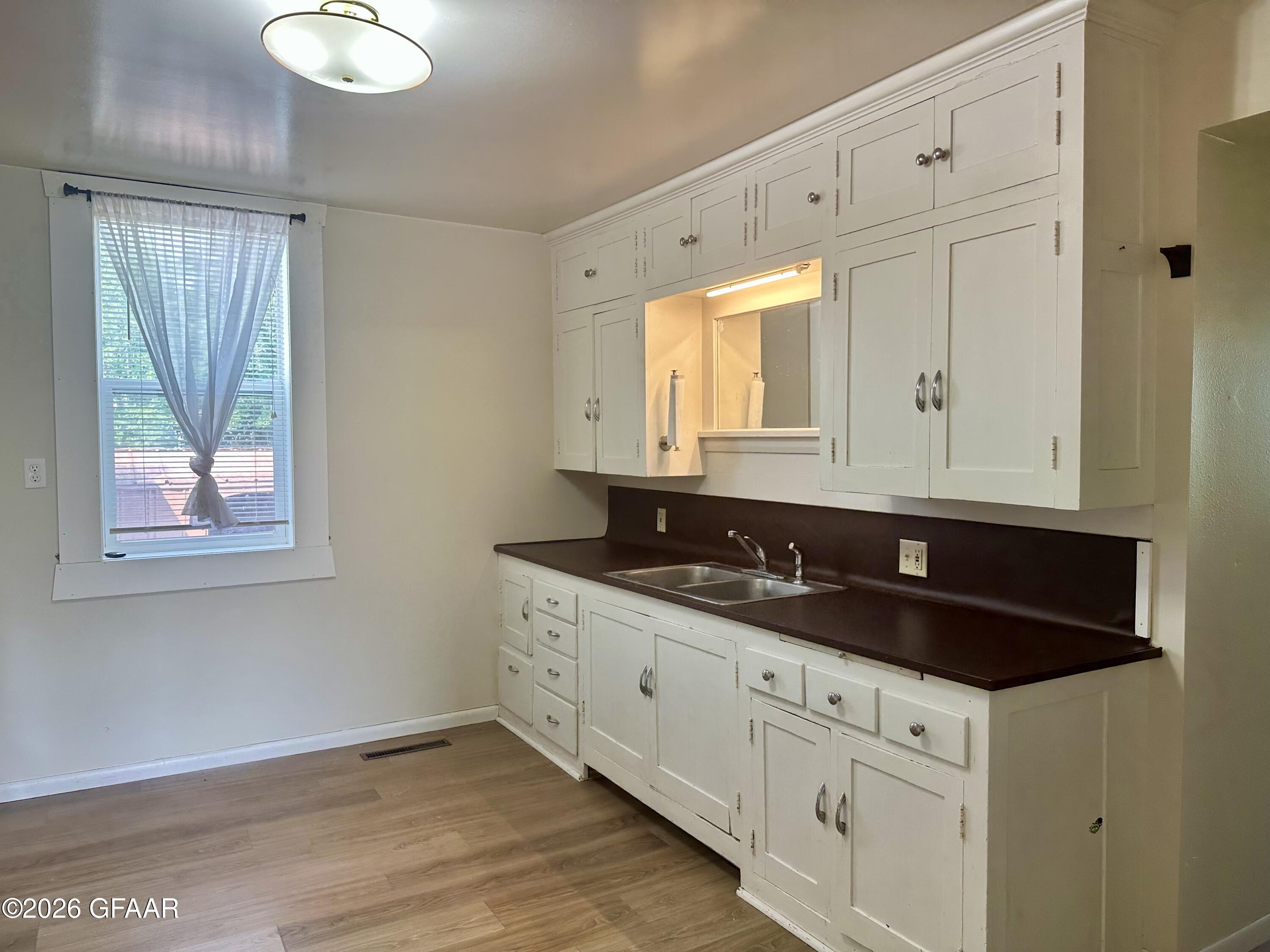property viewer photo 9