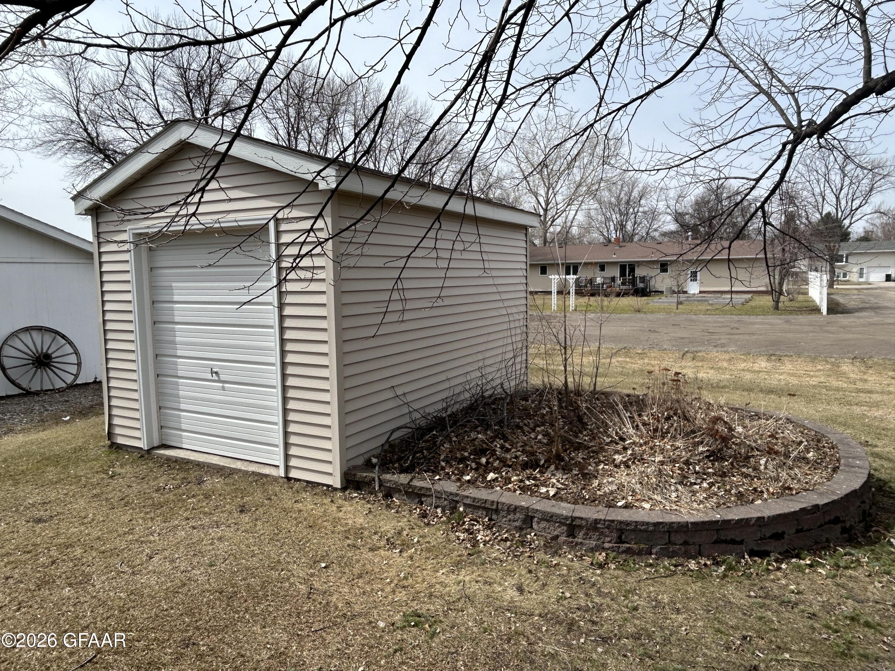 main property photo 40