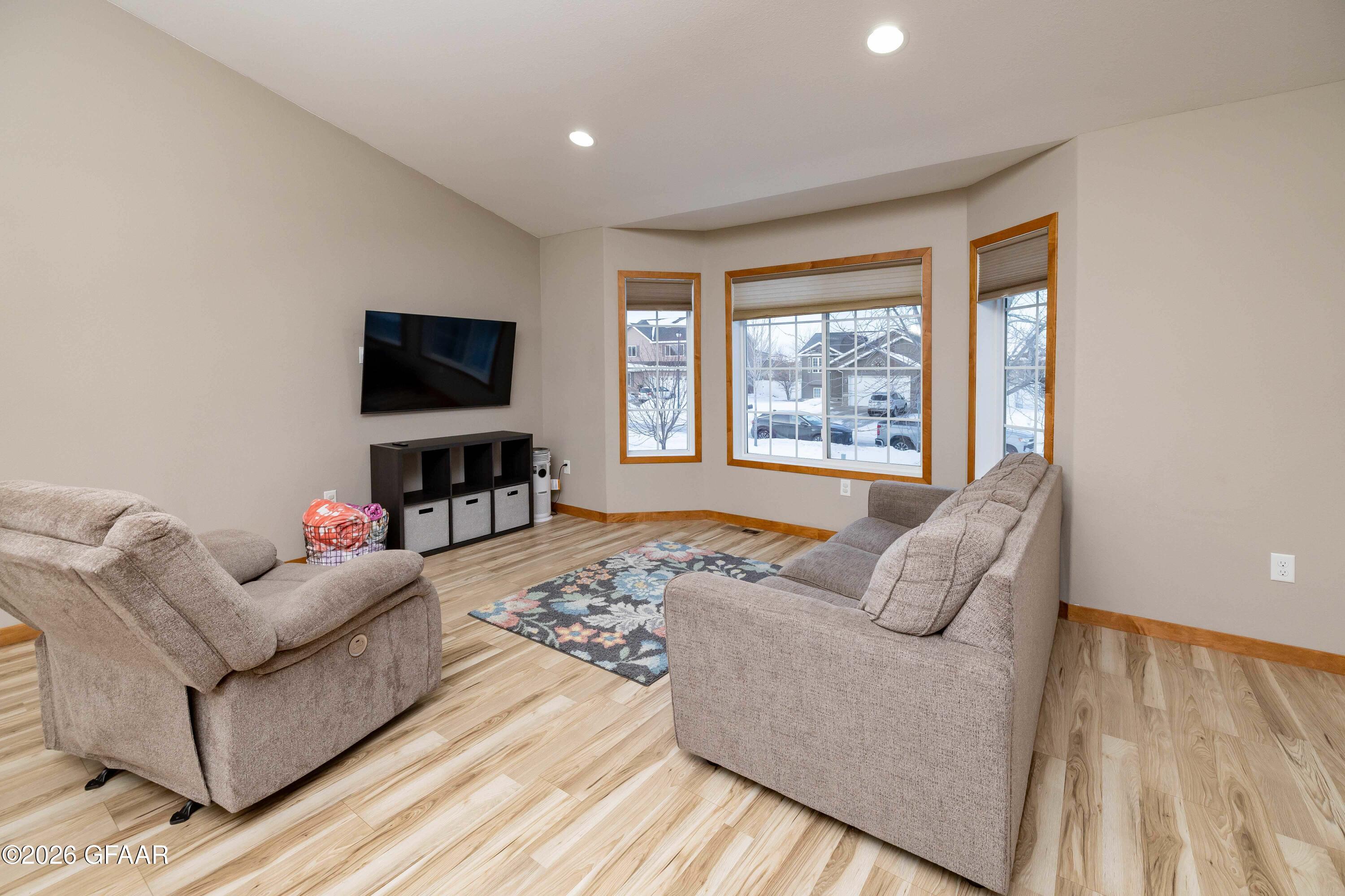 property viewer photo 9