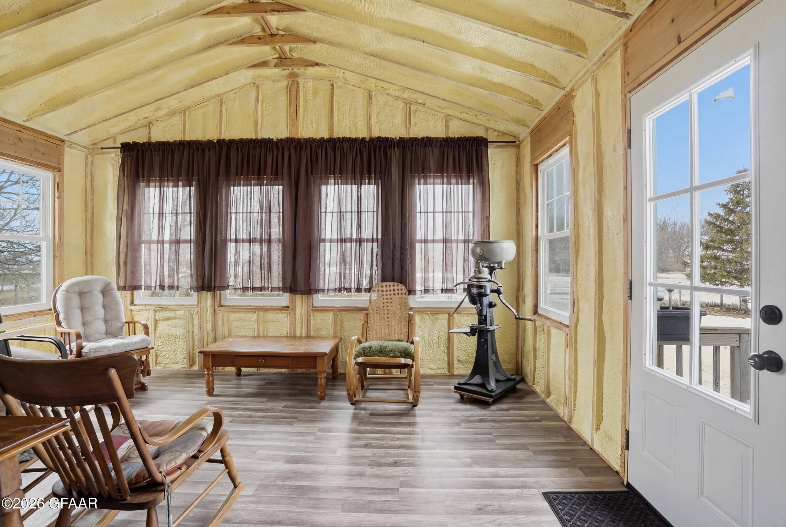property viewer photo 24
