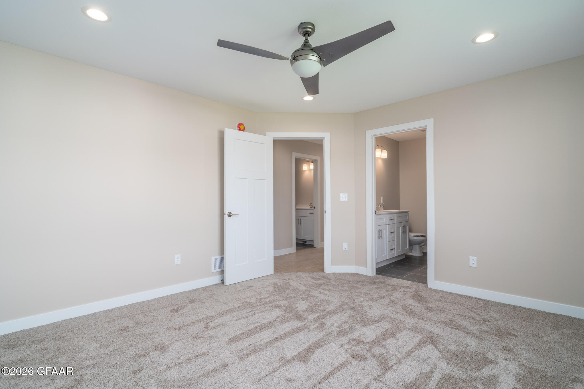property viewer photo 16