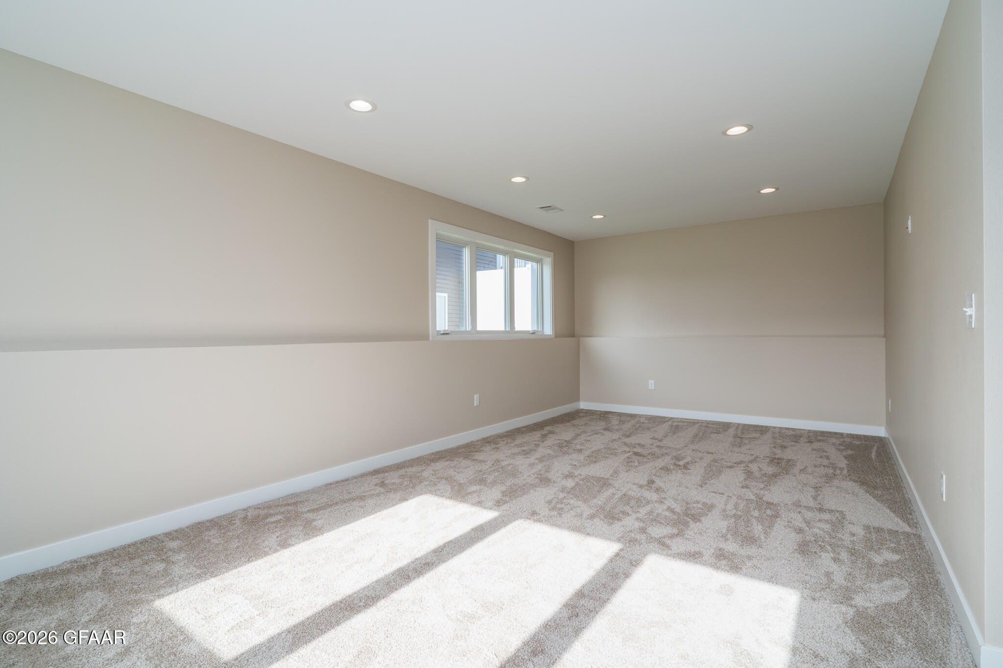 property viewer photo 20