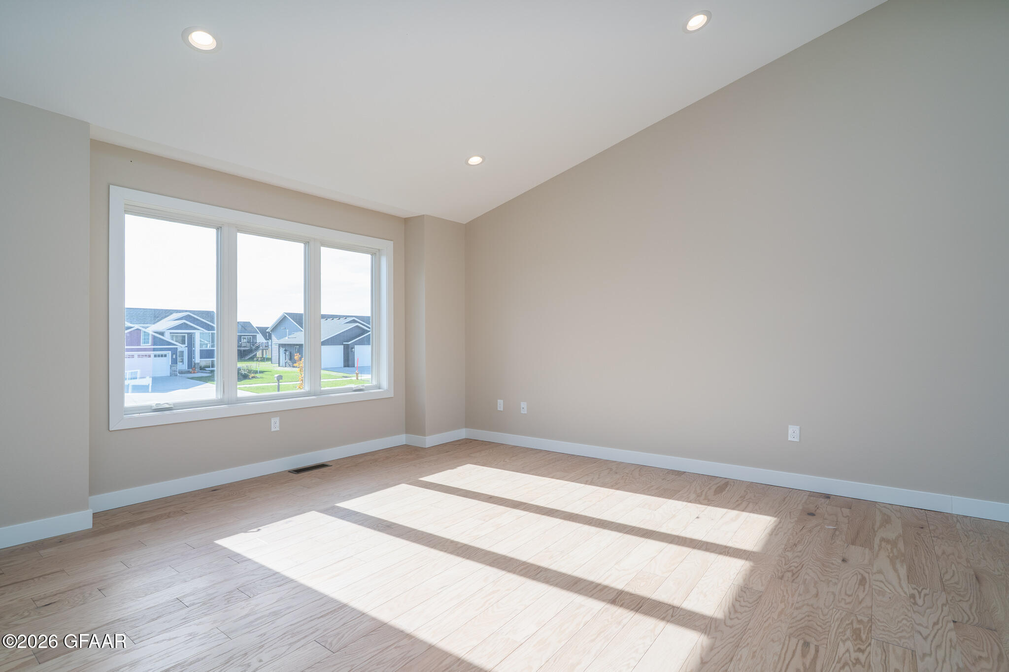 property viewer photo 9