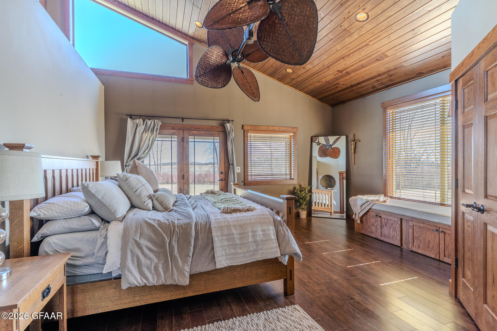 main property photo 17