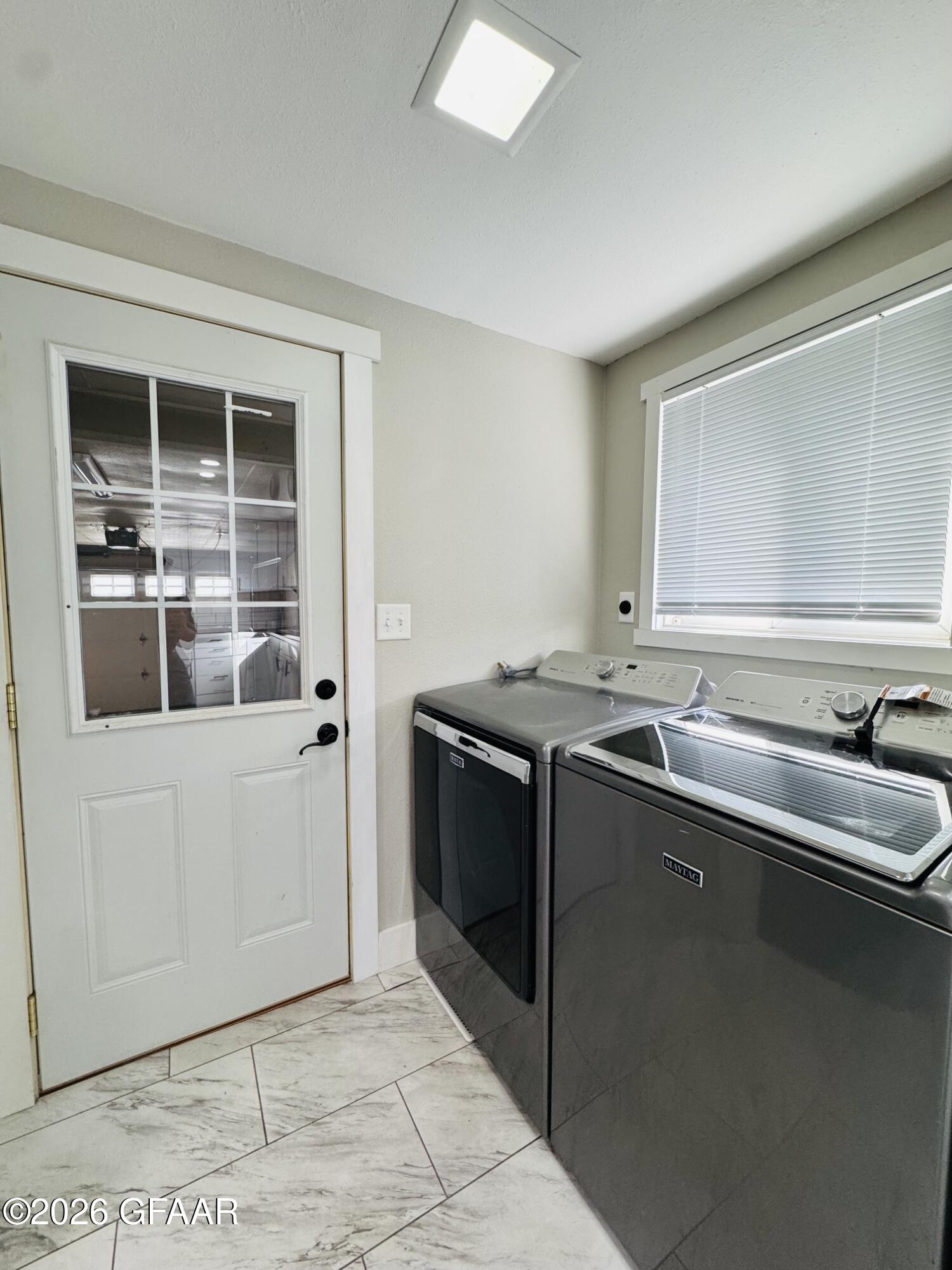 property viewer photo 15