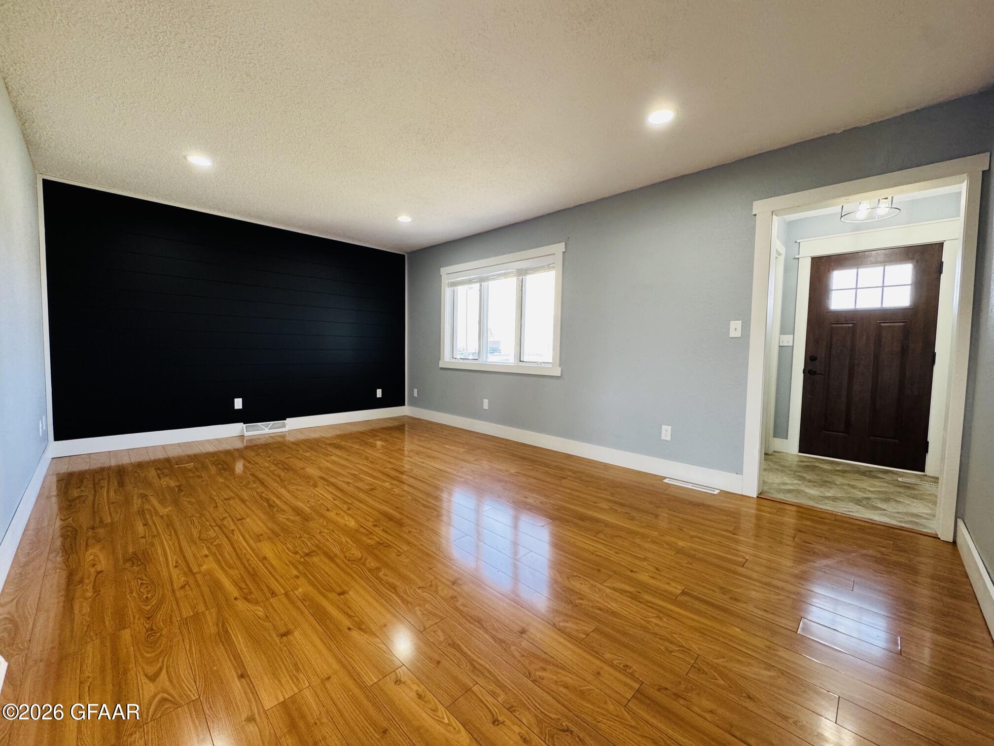 property viewer photo 2