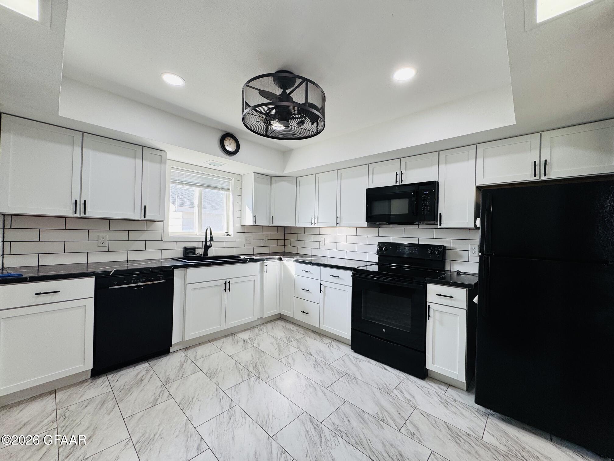 property viewer photo 6