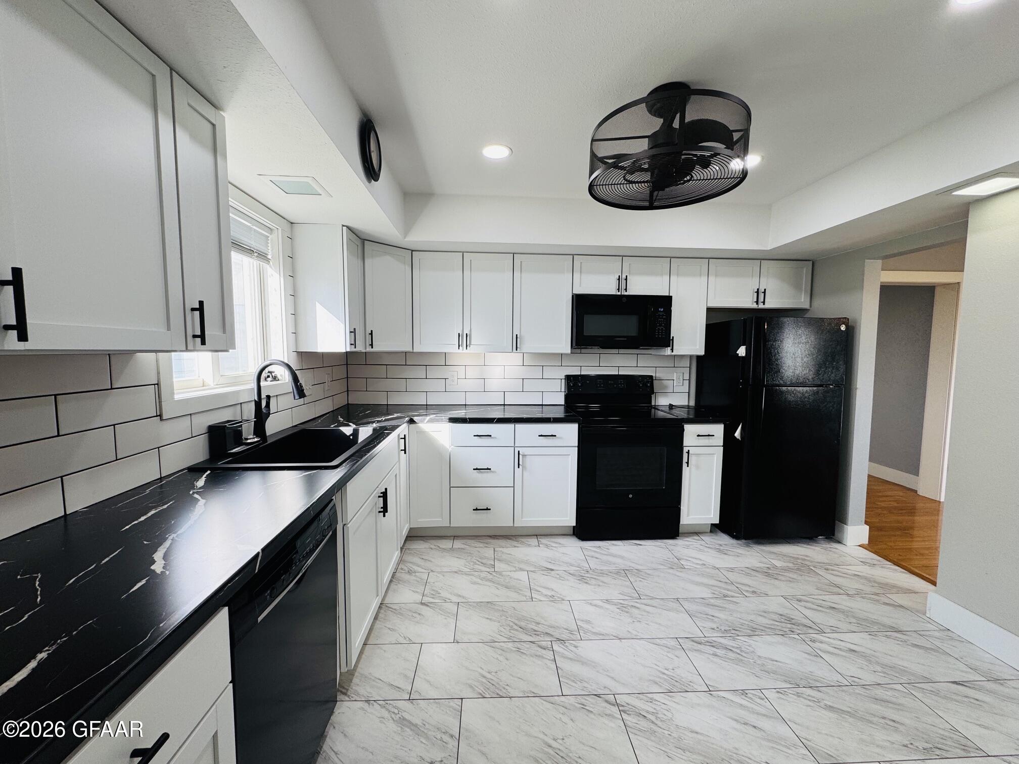 property viewer photo 7