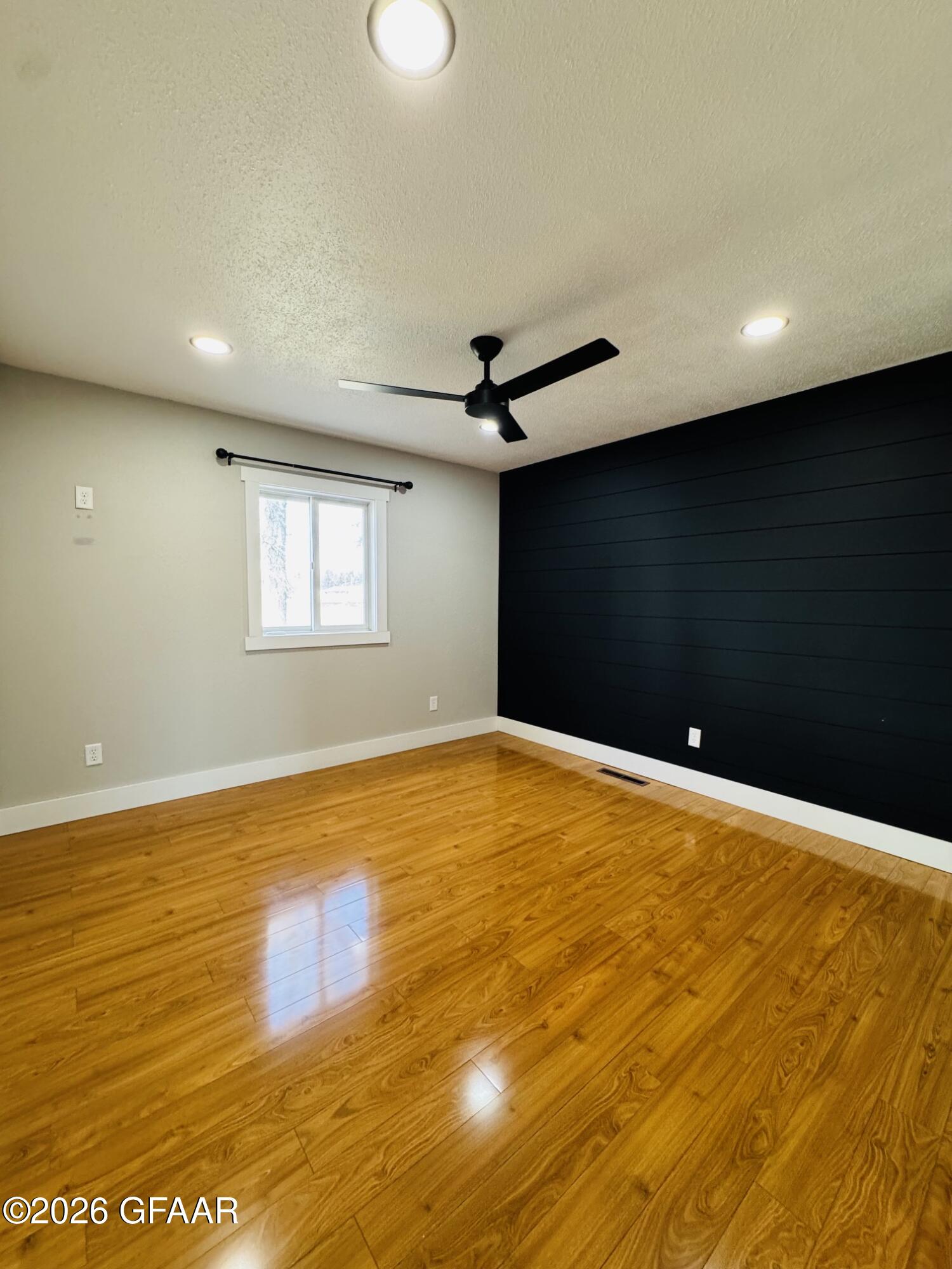 property viewer photo 9