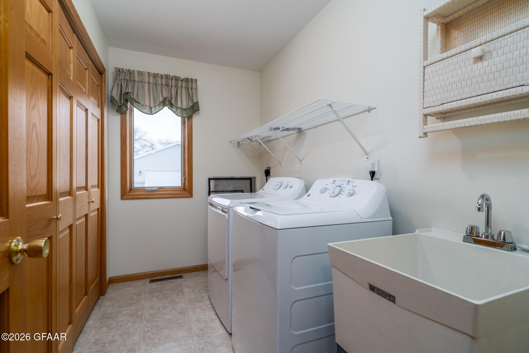 property viewer photo 16