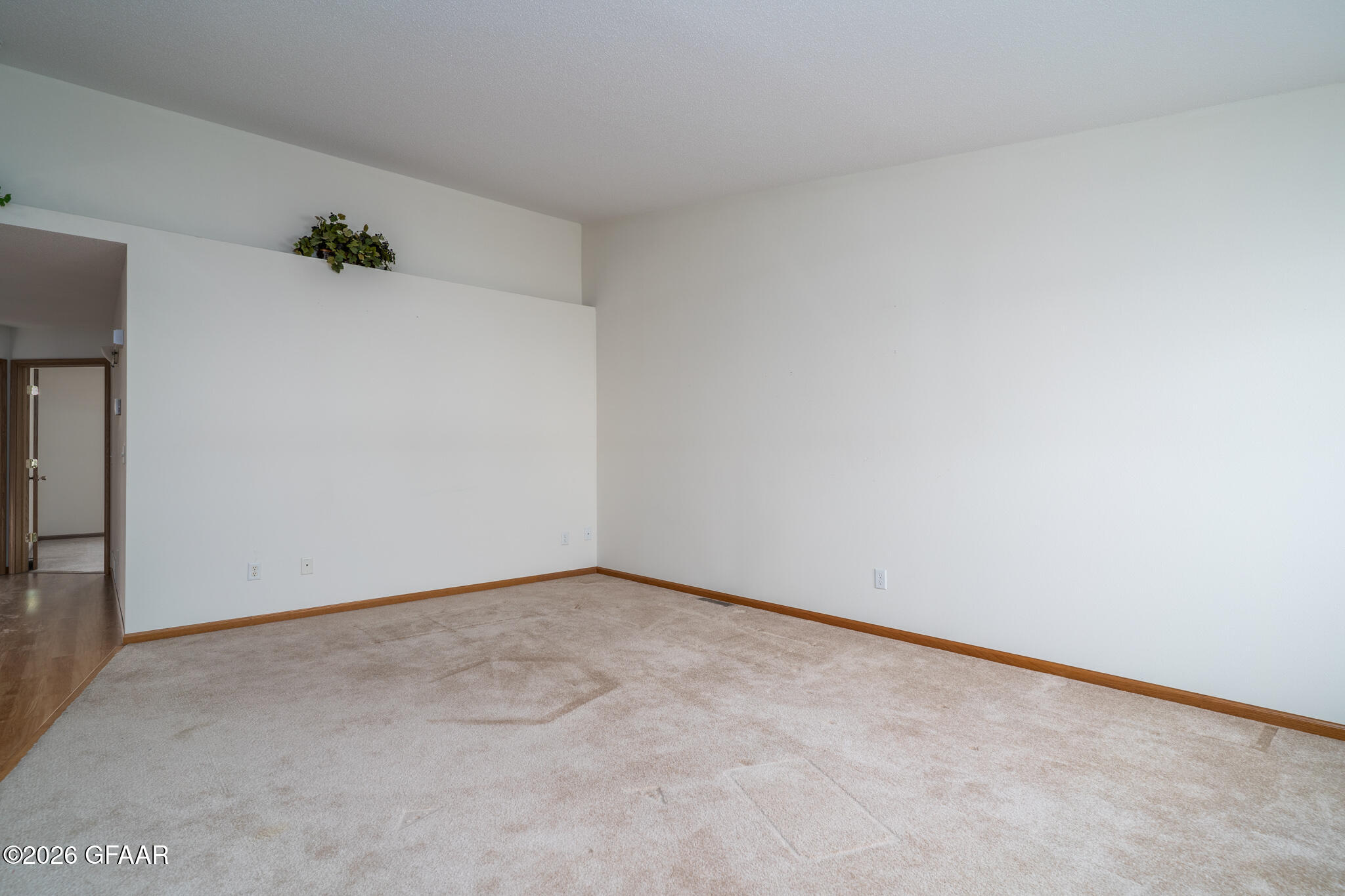 property viewer photo 3