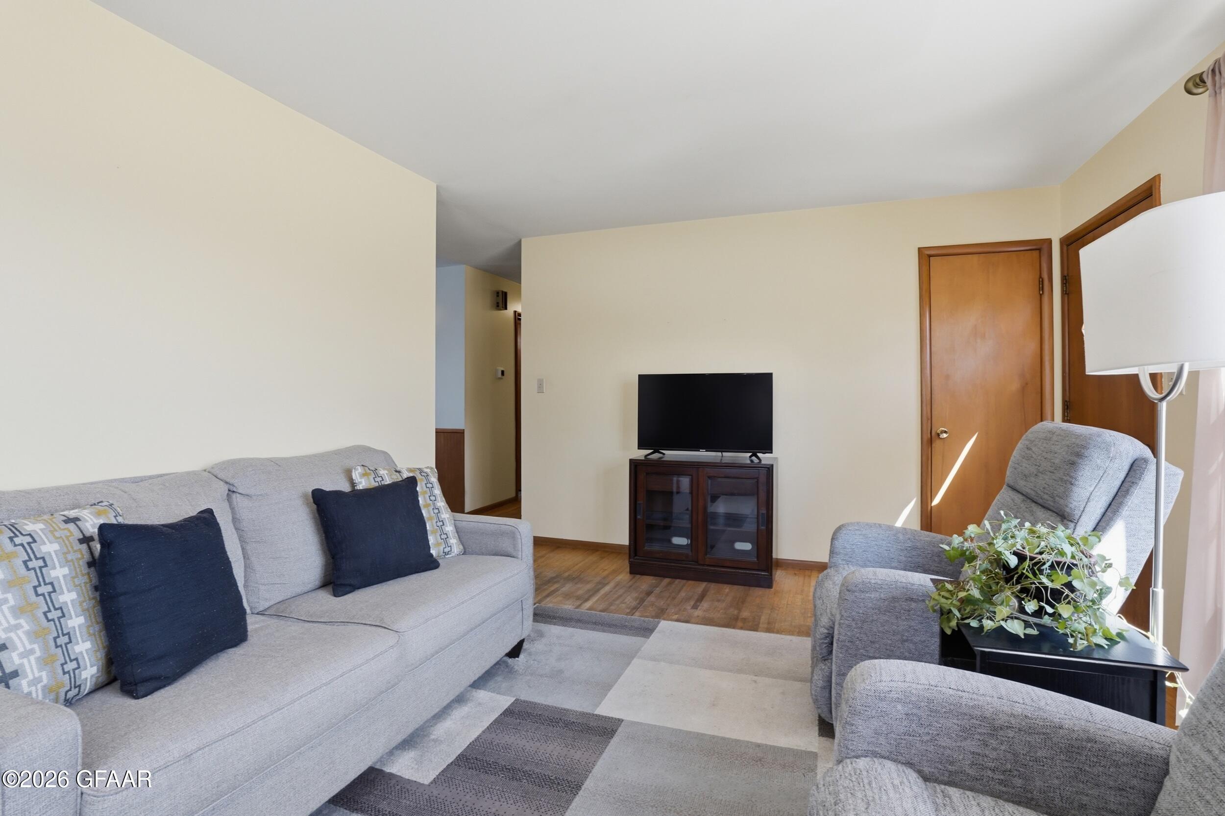 property viewer photo 2