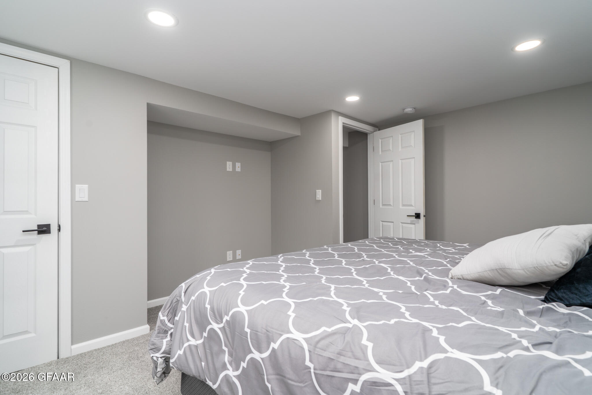 property viewer photo 18