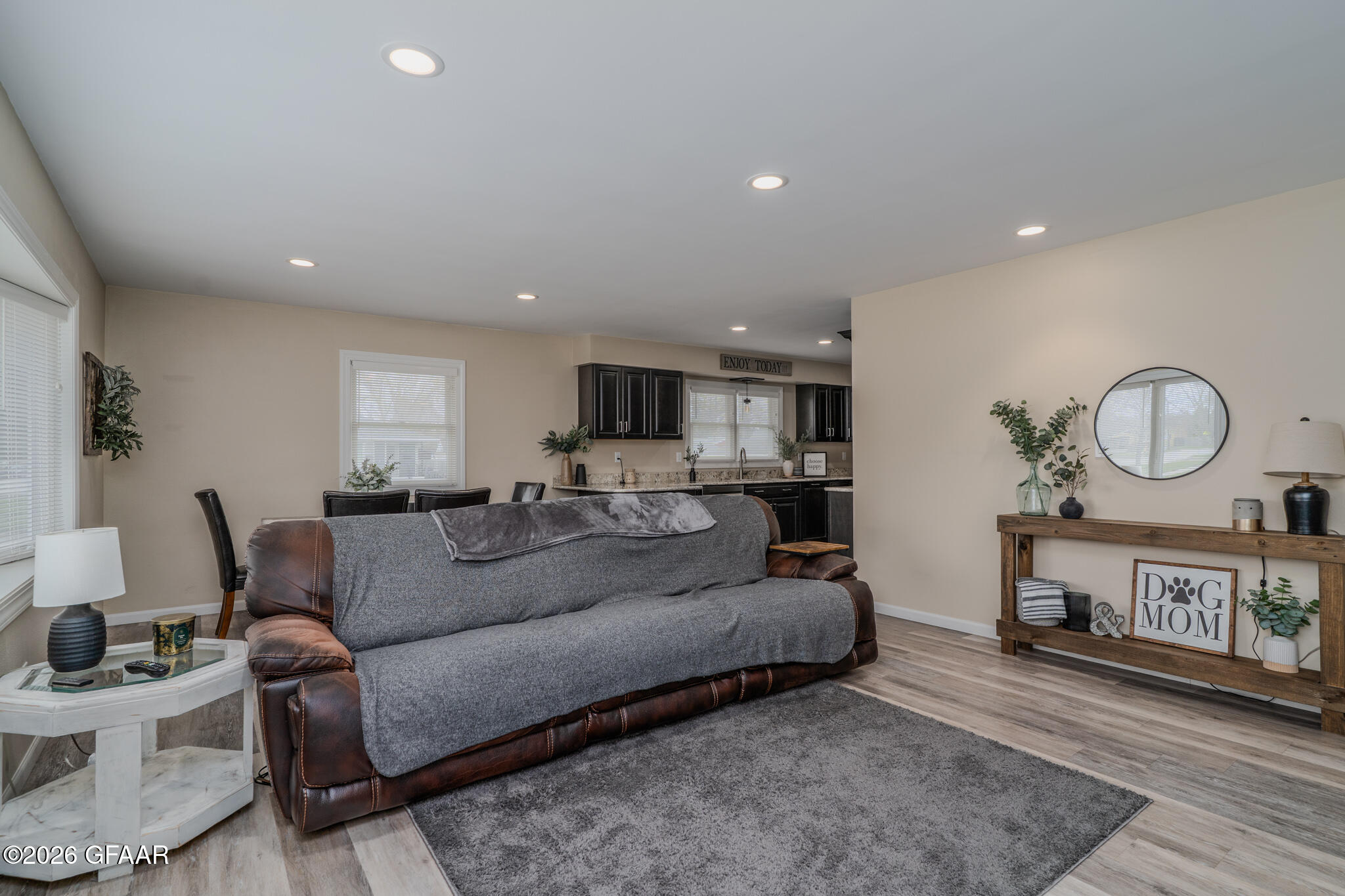 property viewer photo 2