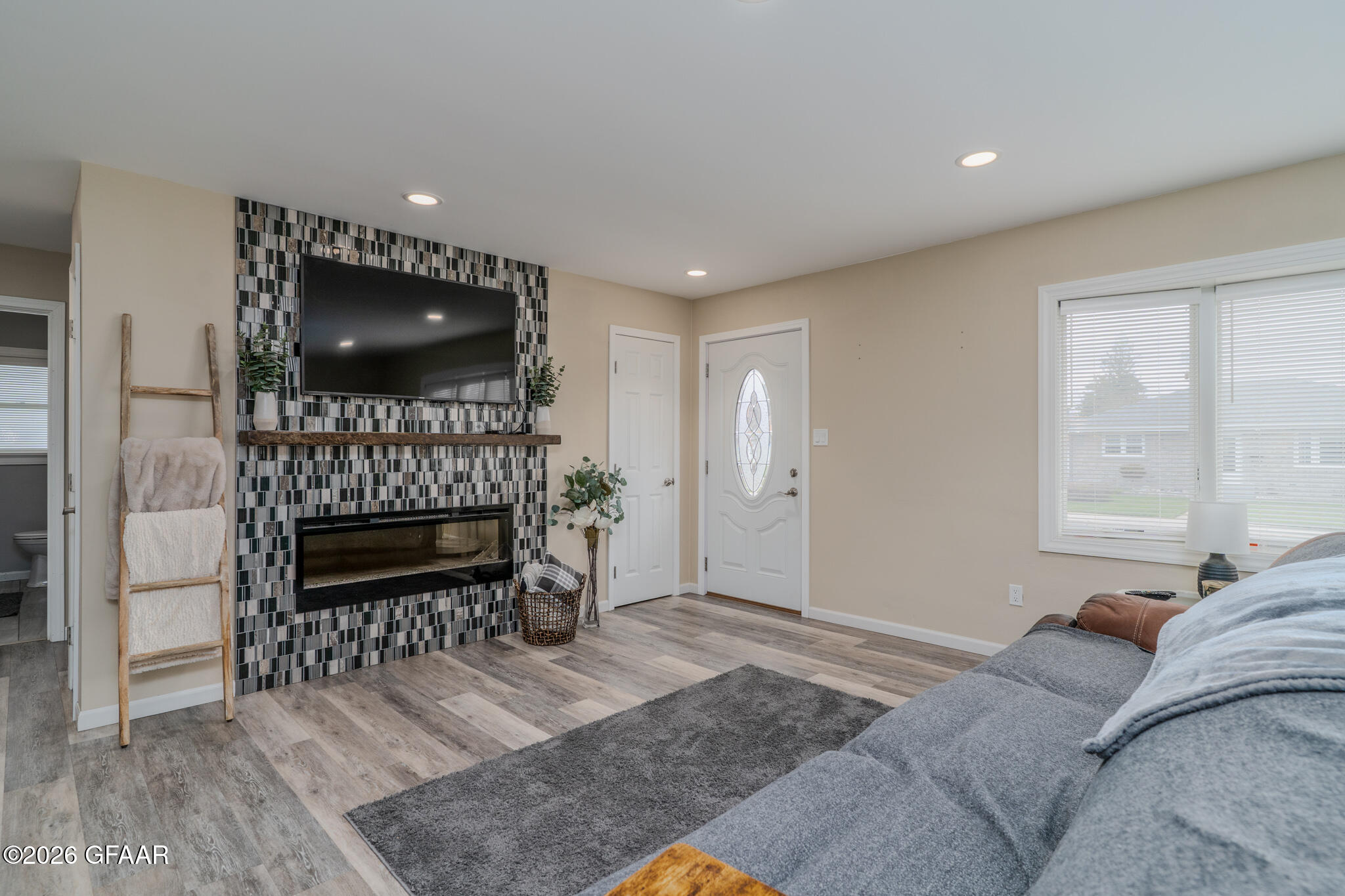 property viewer photo 3