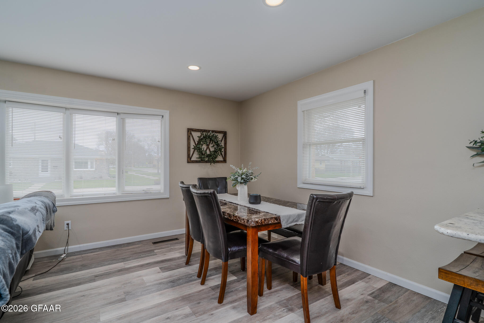 property viewer photo 4