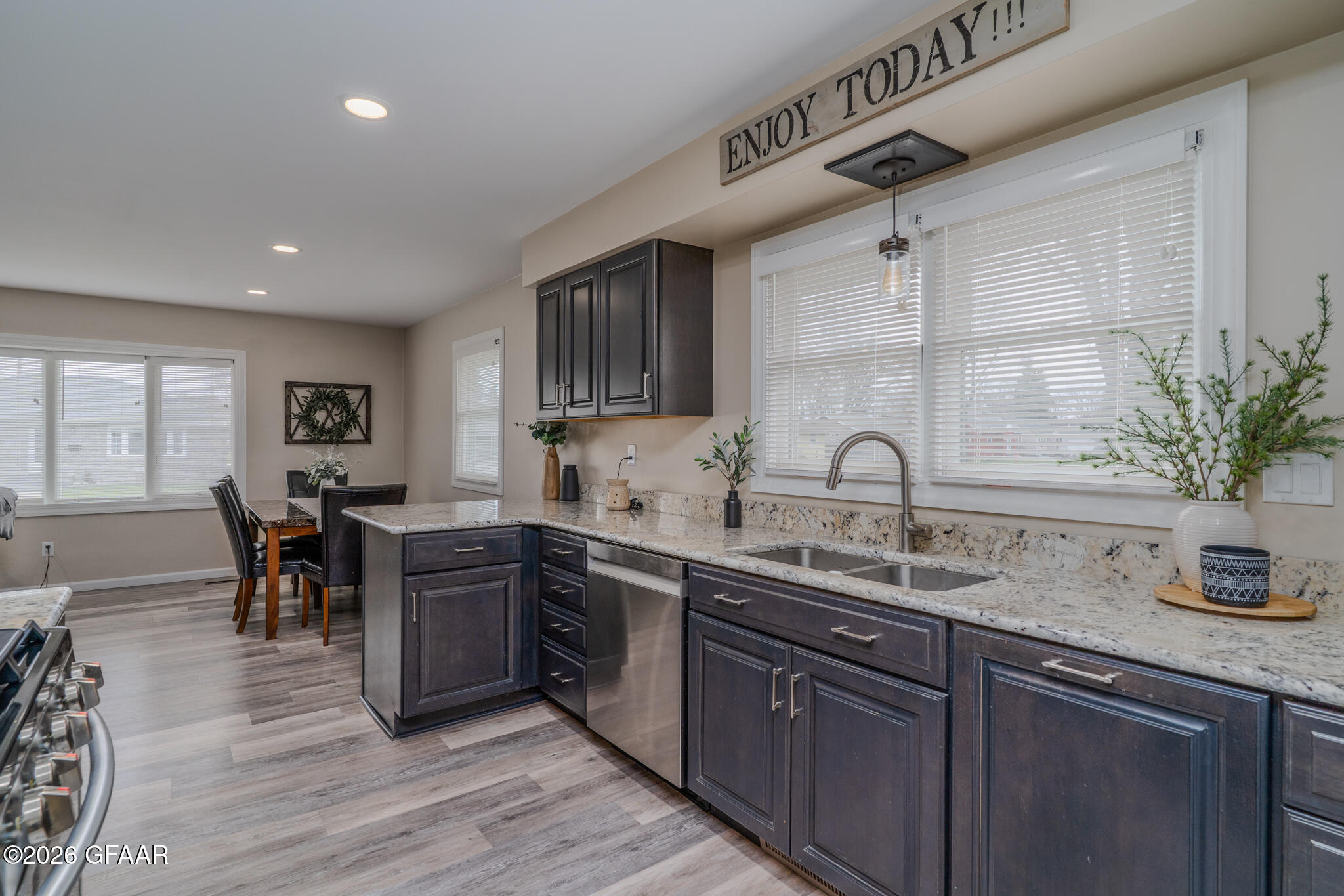 property viewer photo 7
