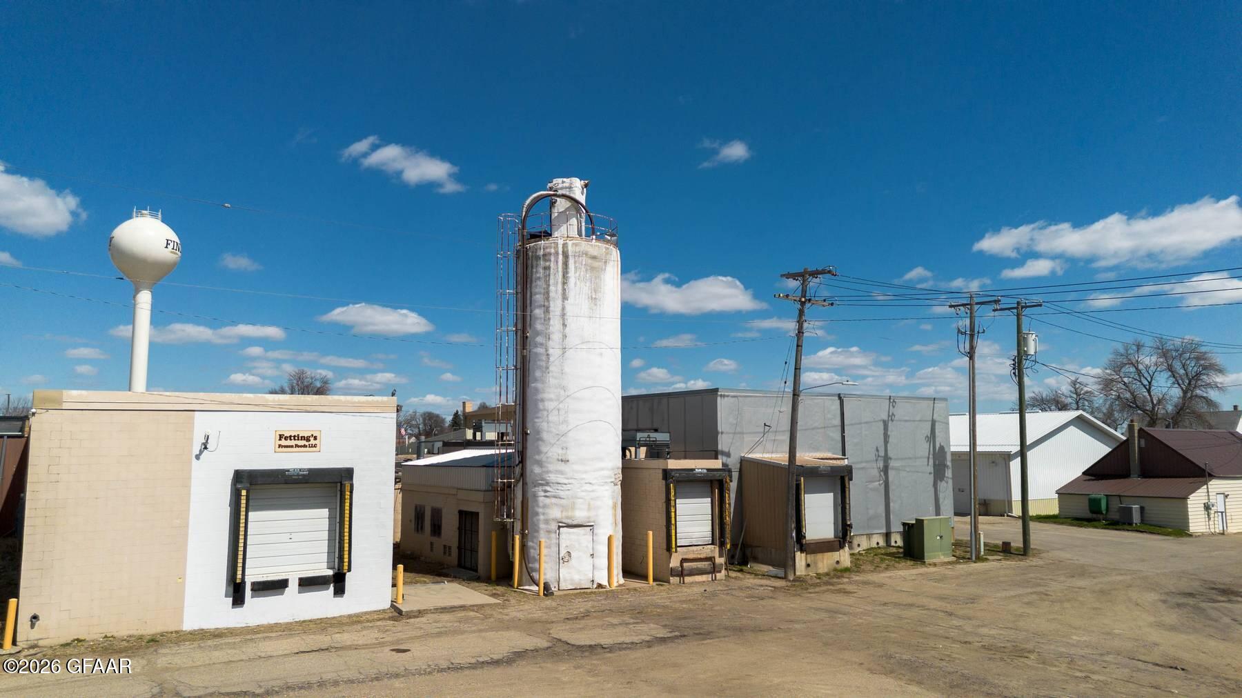main property photo 33