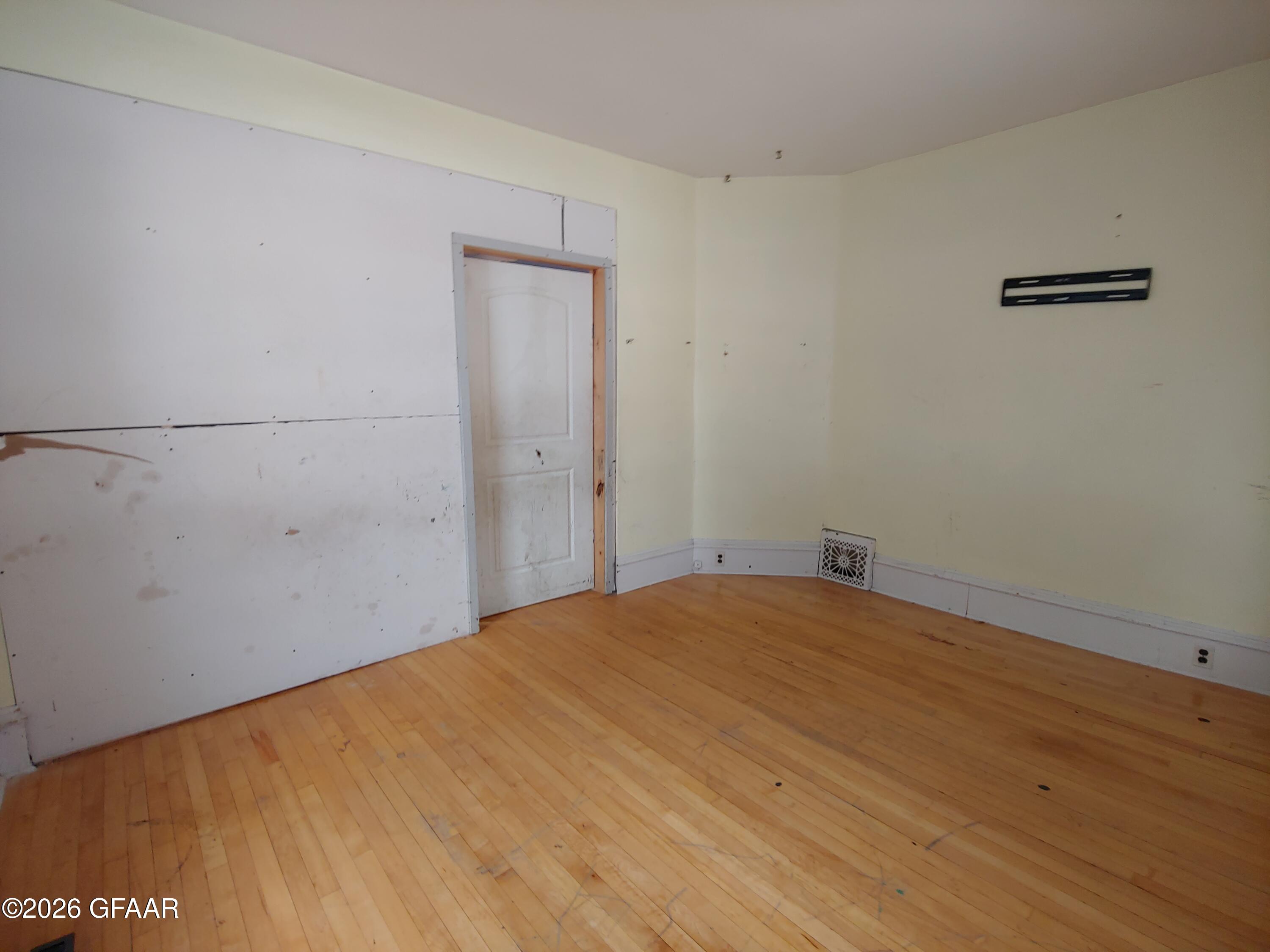 property viewer photo 6