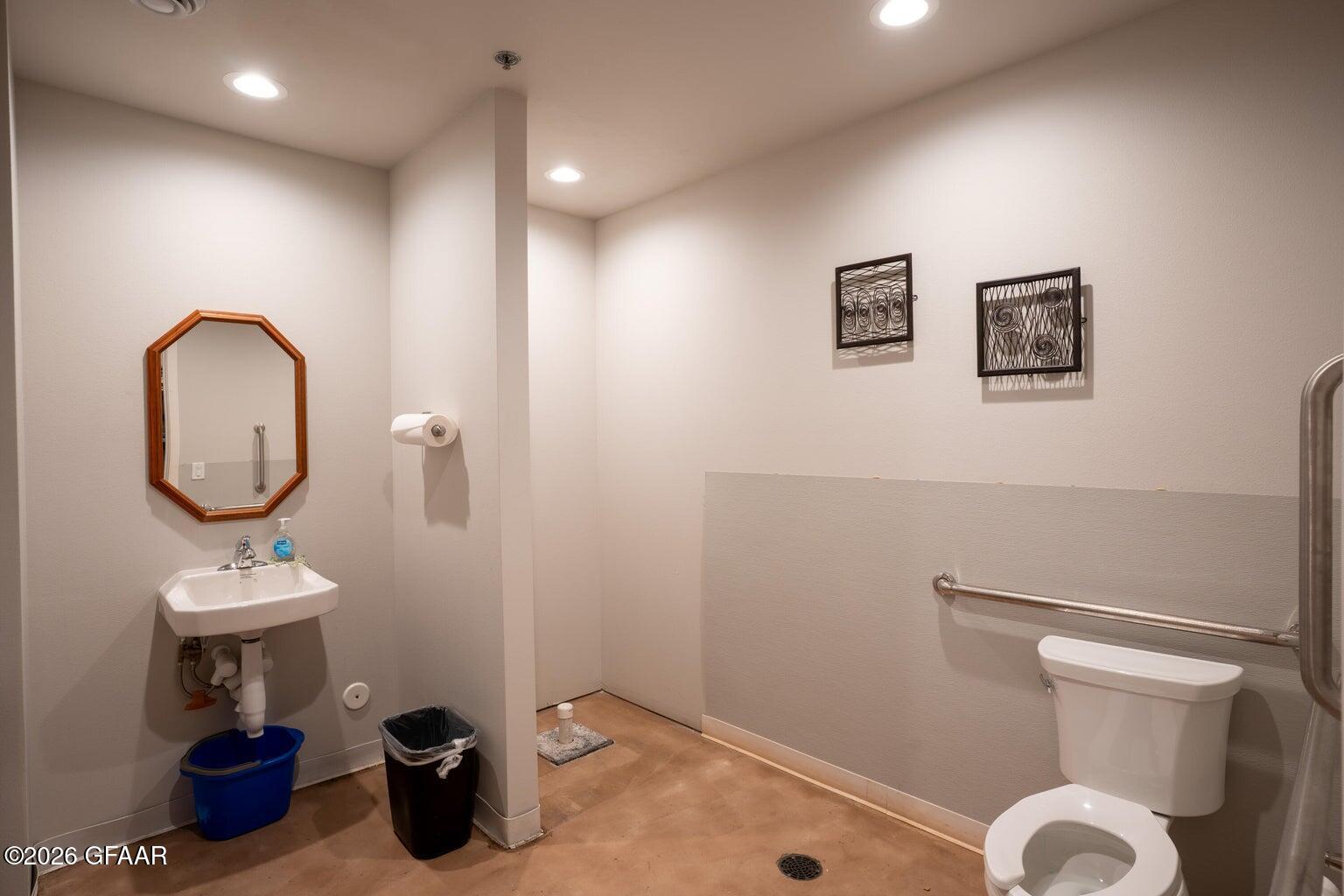 main property photo 18