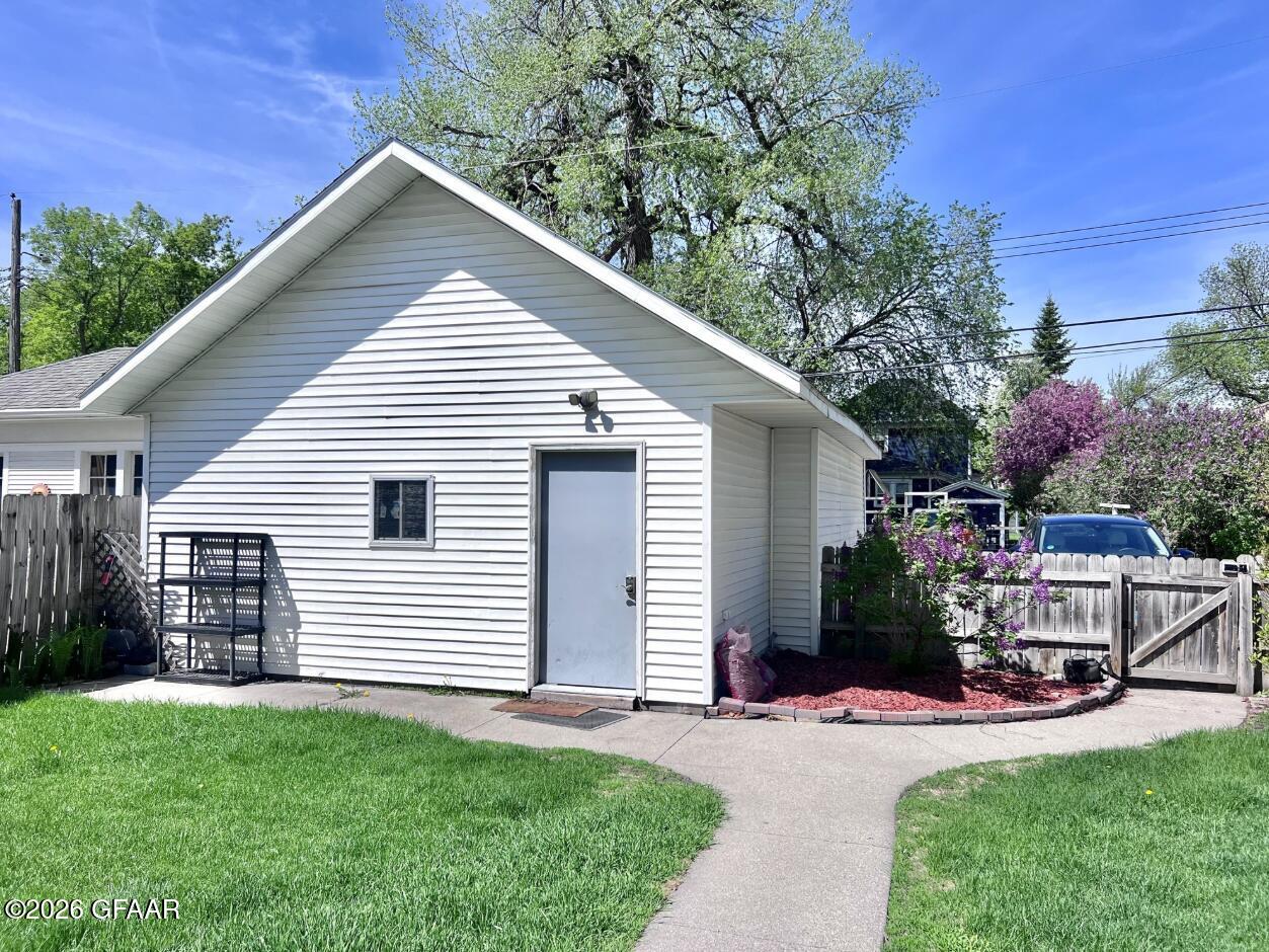 main property photo 41