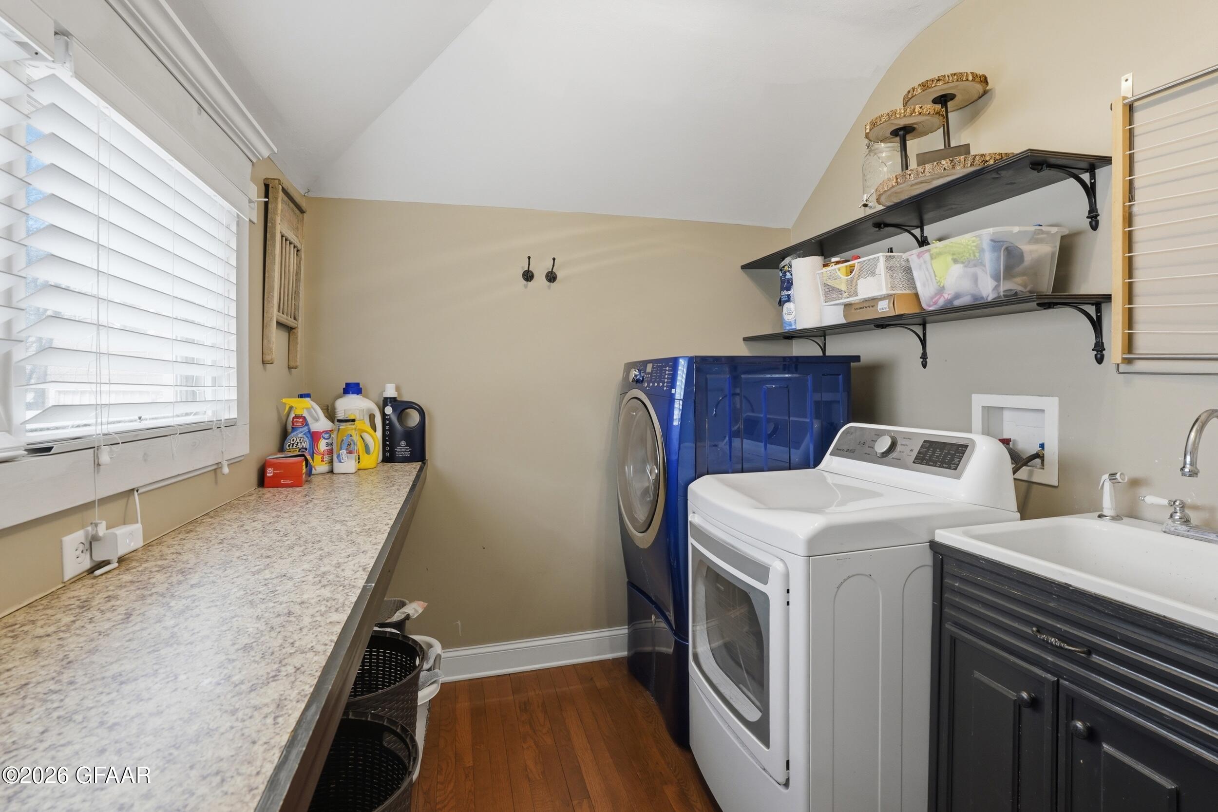 main property photo 16