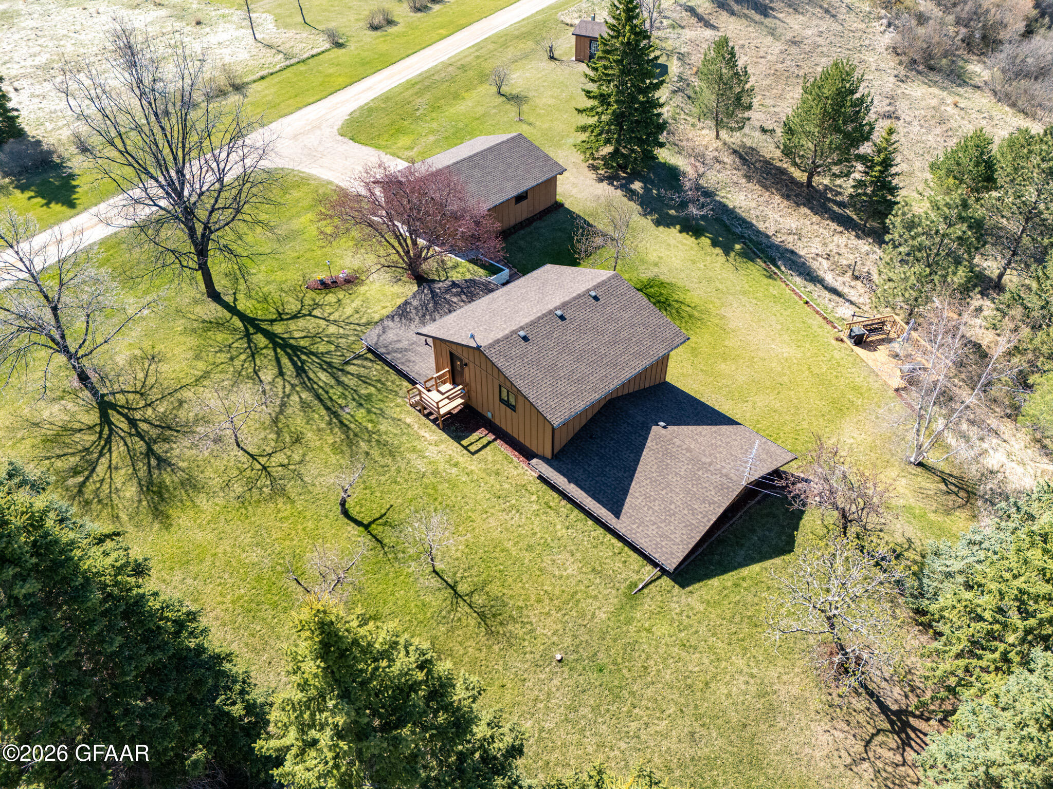 main property photo 40