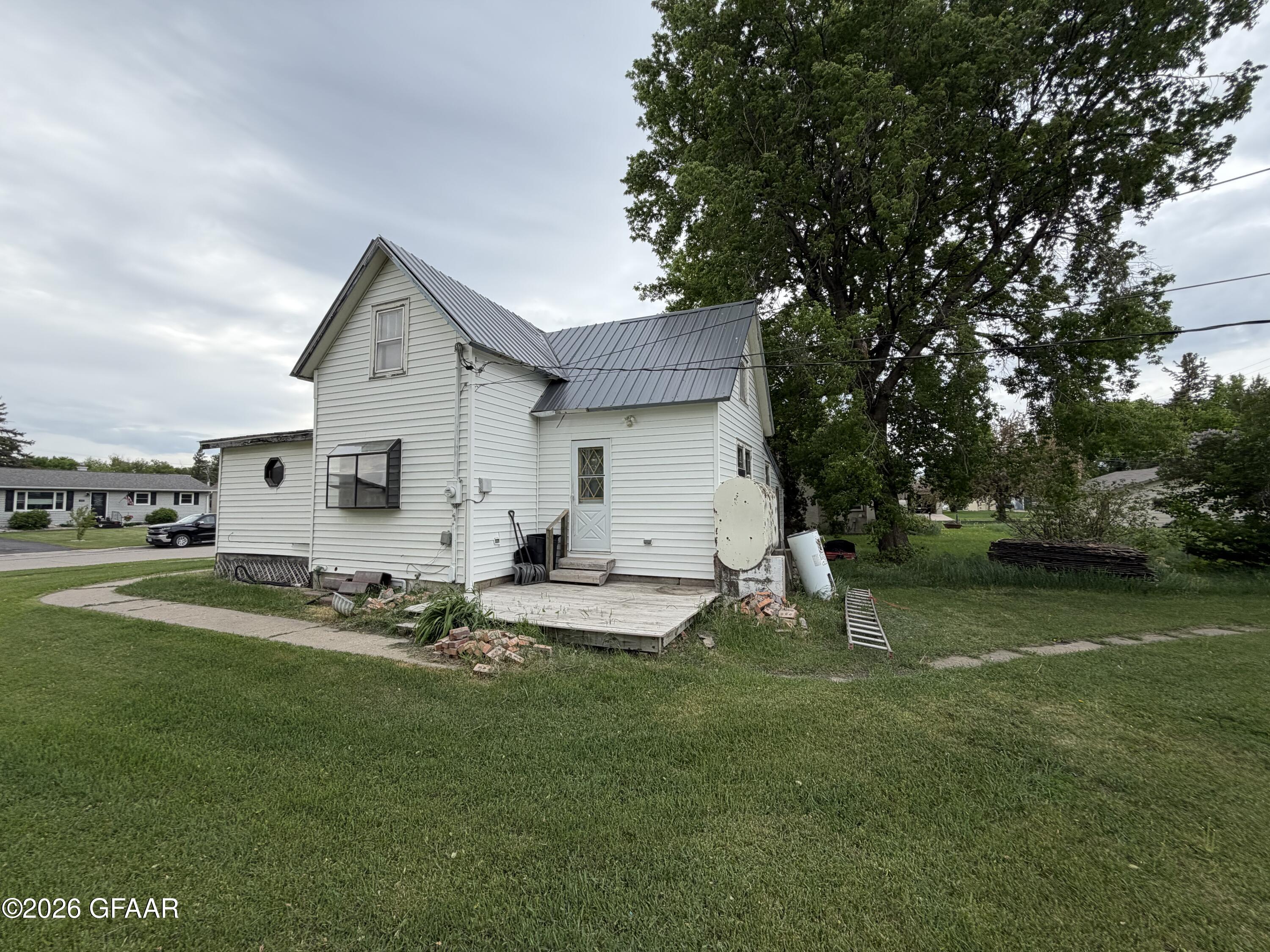 main property photo 10