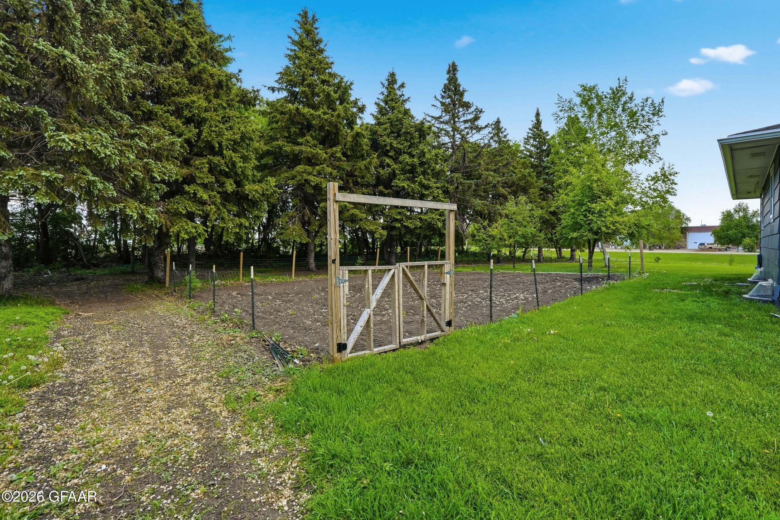 main property photo 41