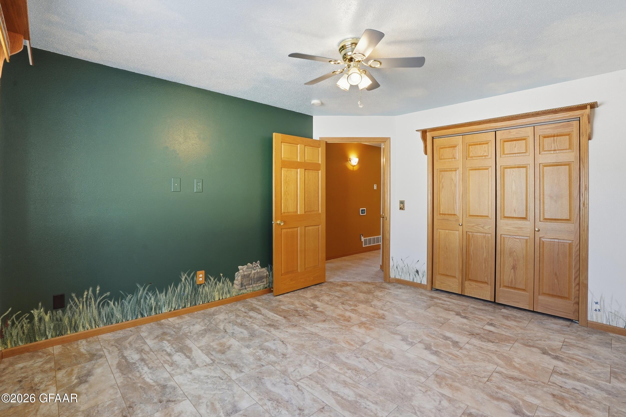 property viewer photo 18