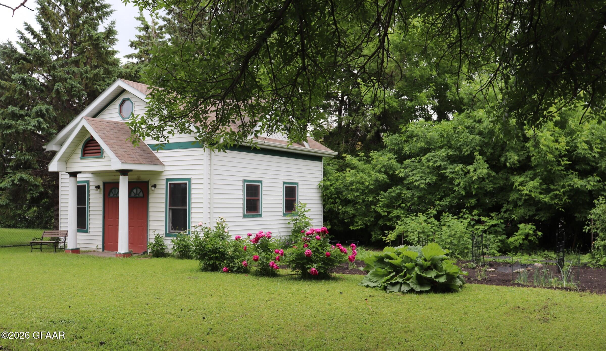 main property photo 28
