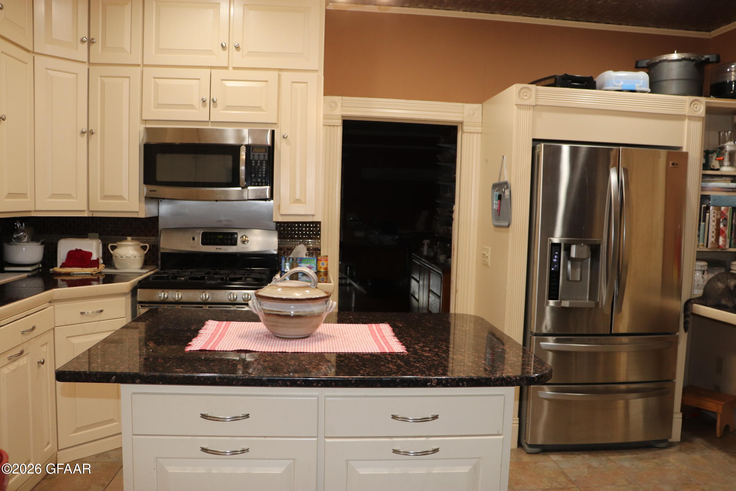 main property photo 8