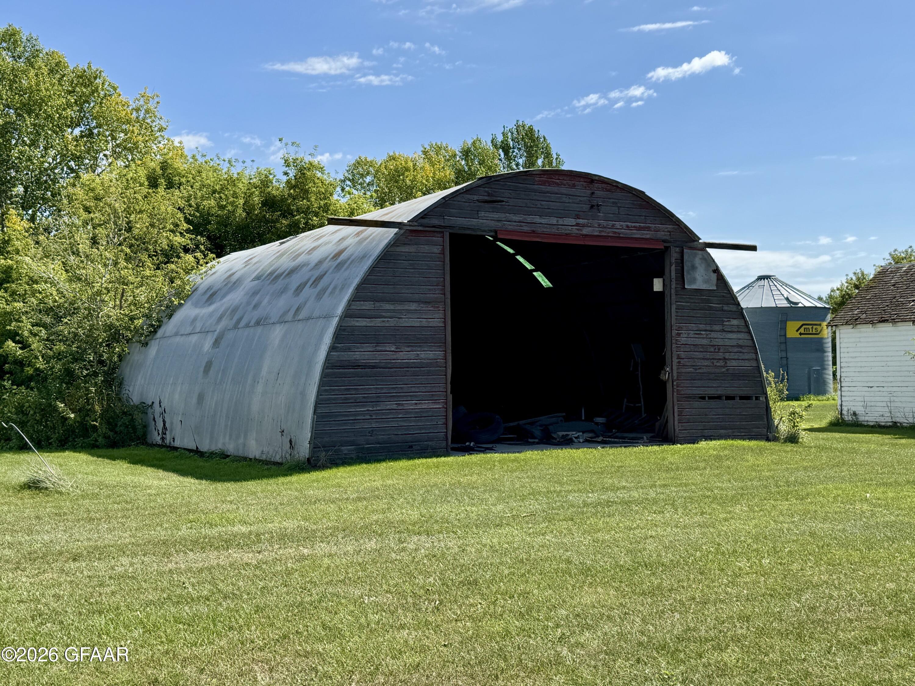 main property photo 7
