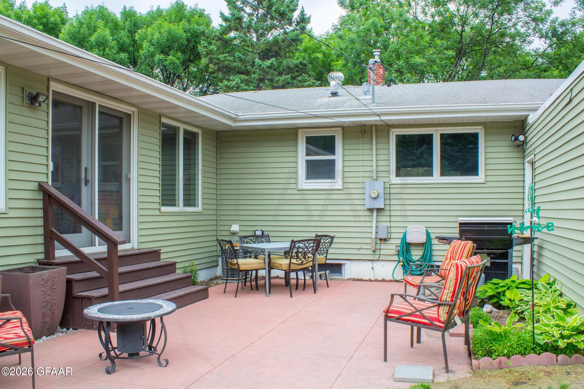 main property photo 8