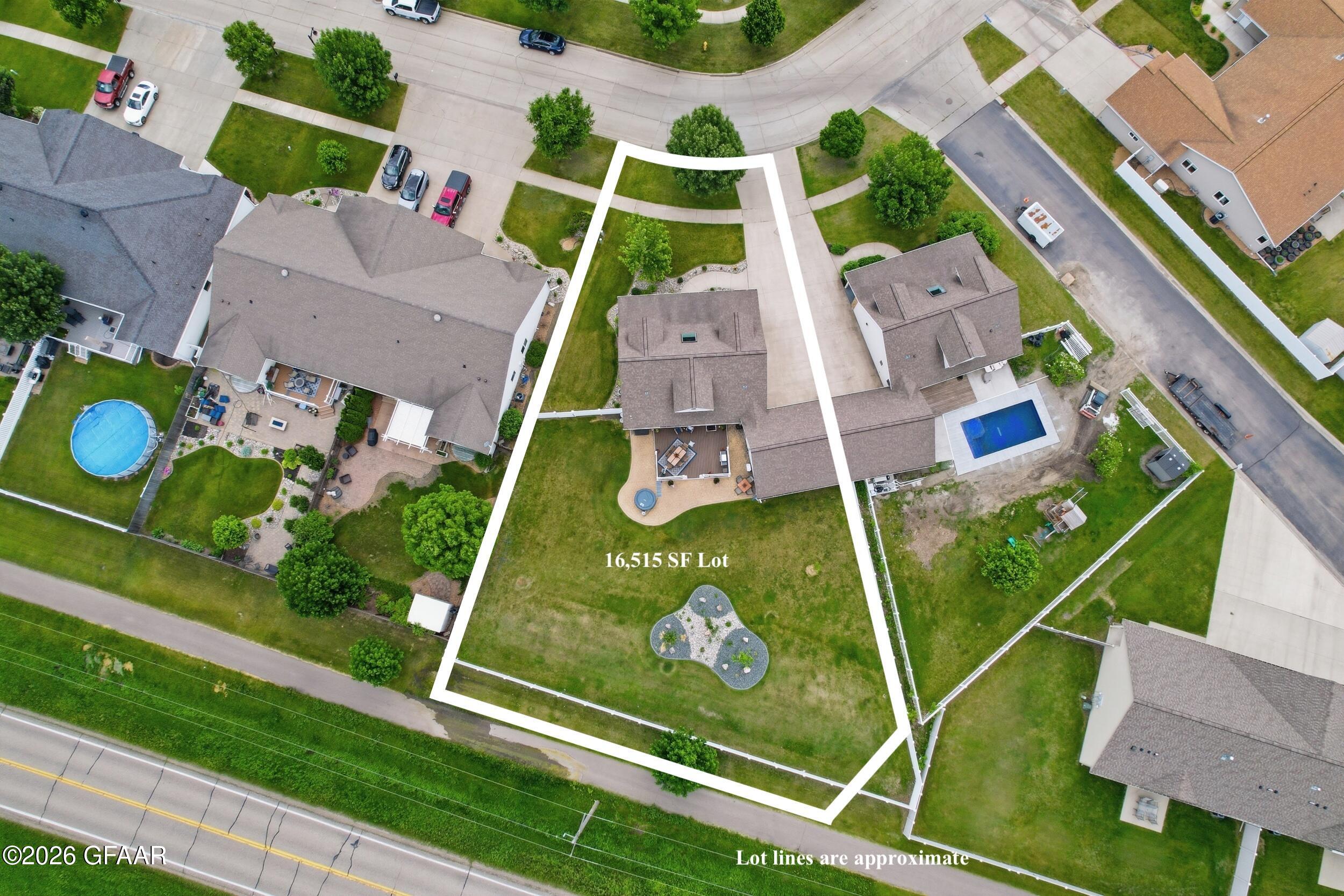 main property photo 28