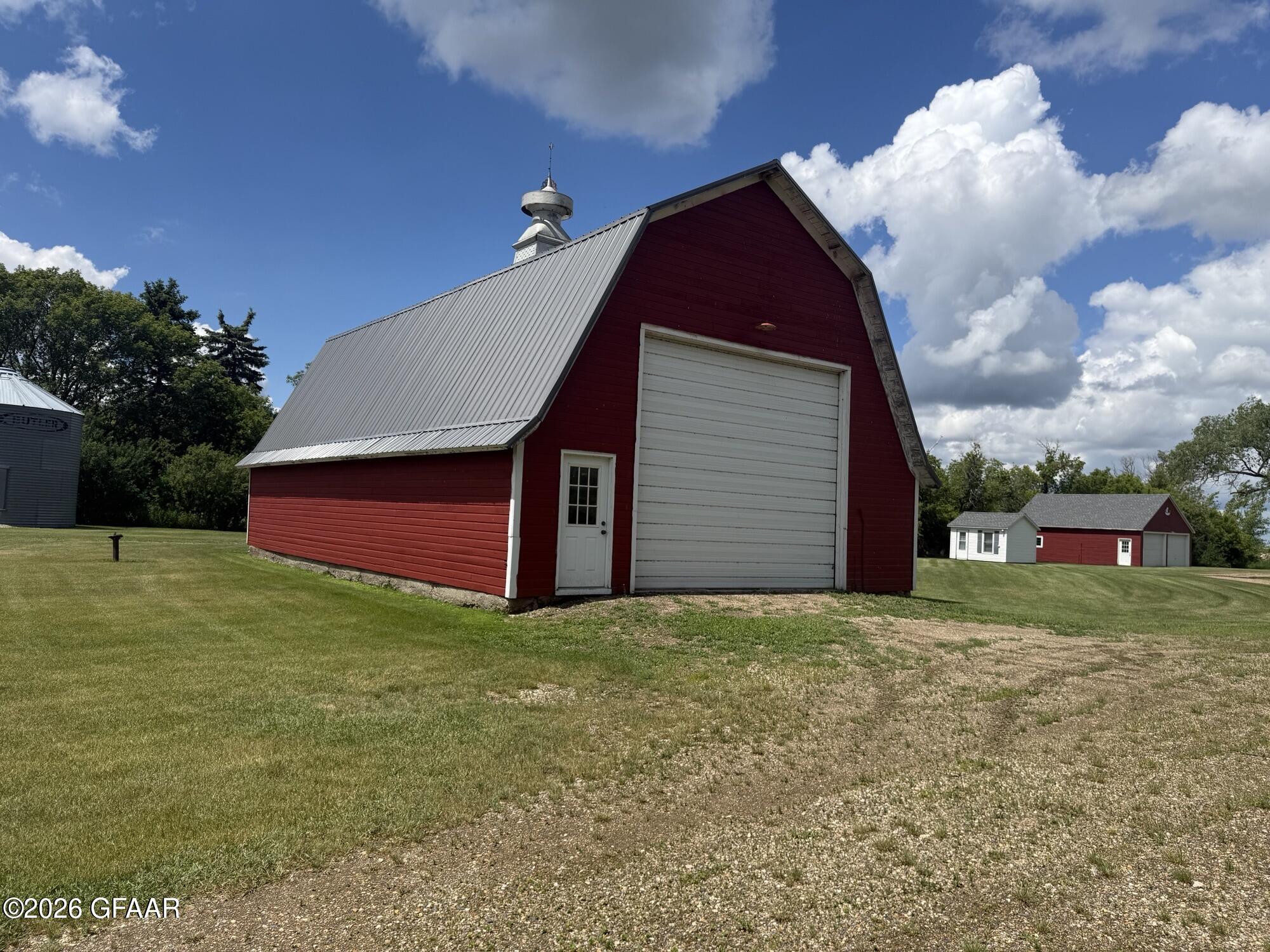main property photo 12
