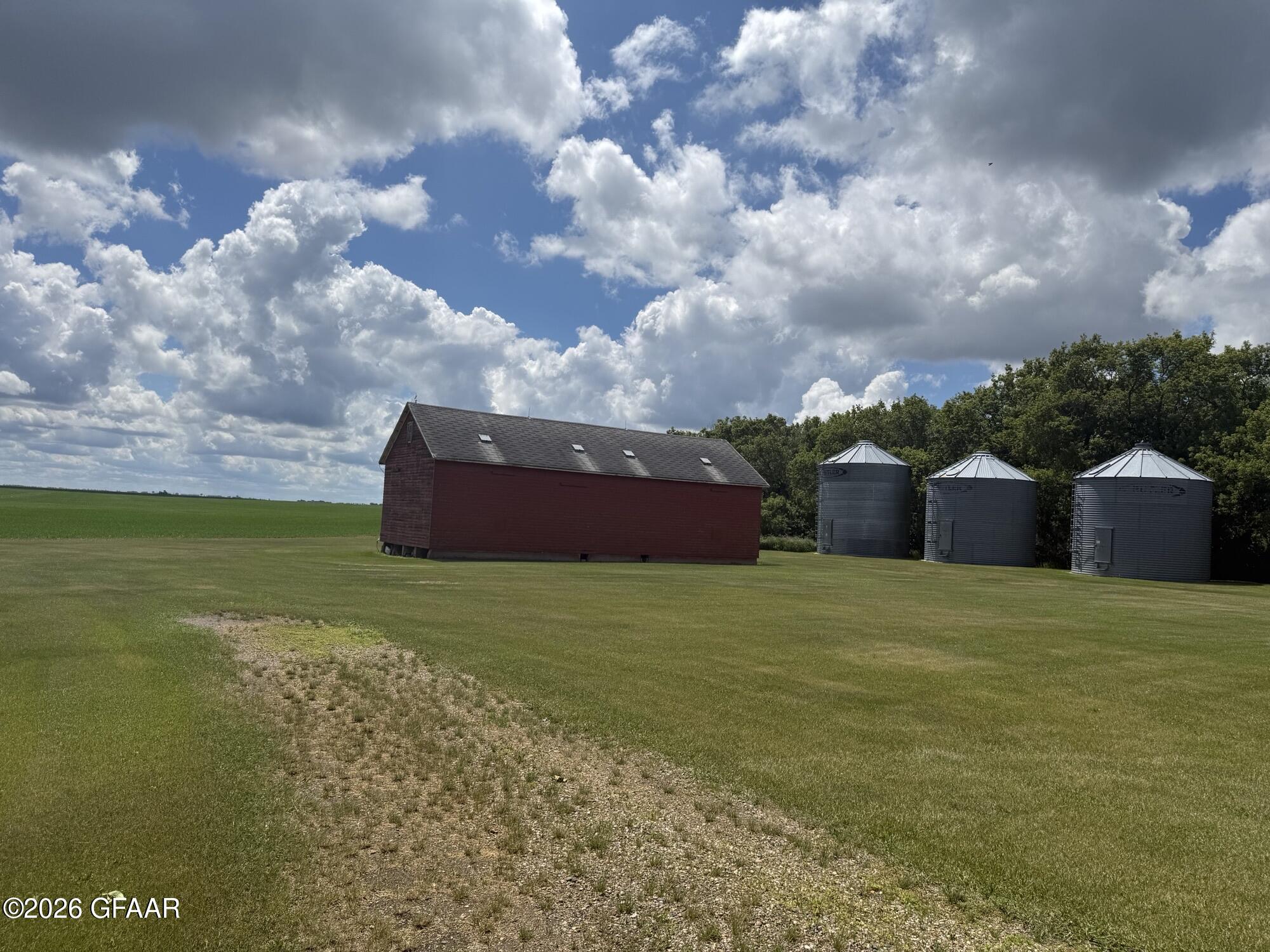 main property photo 14