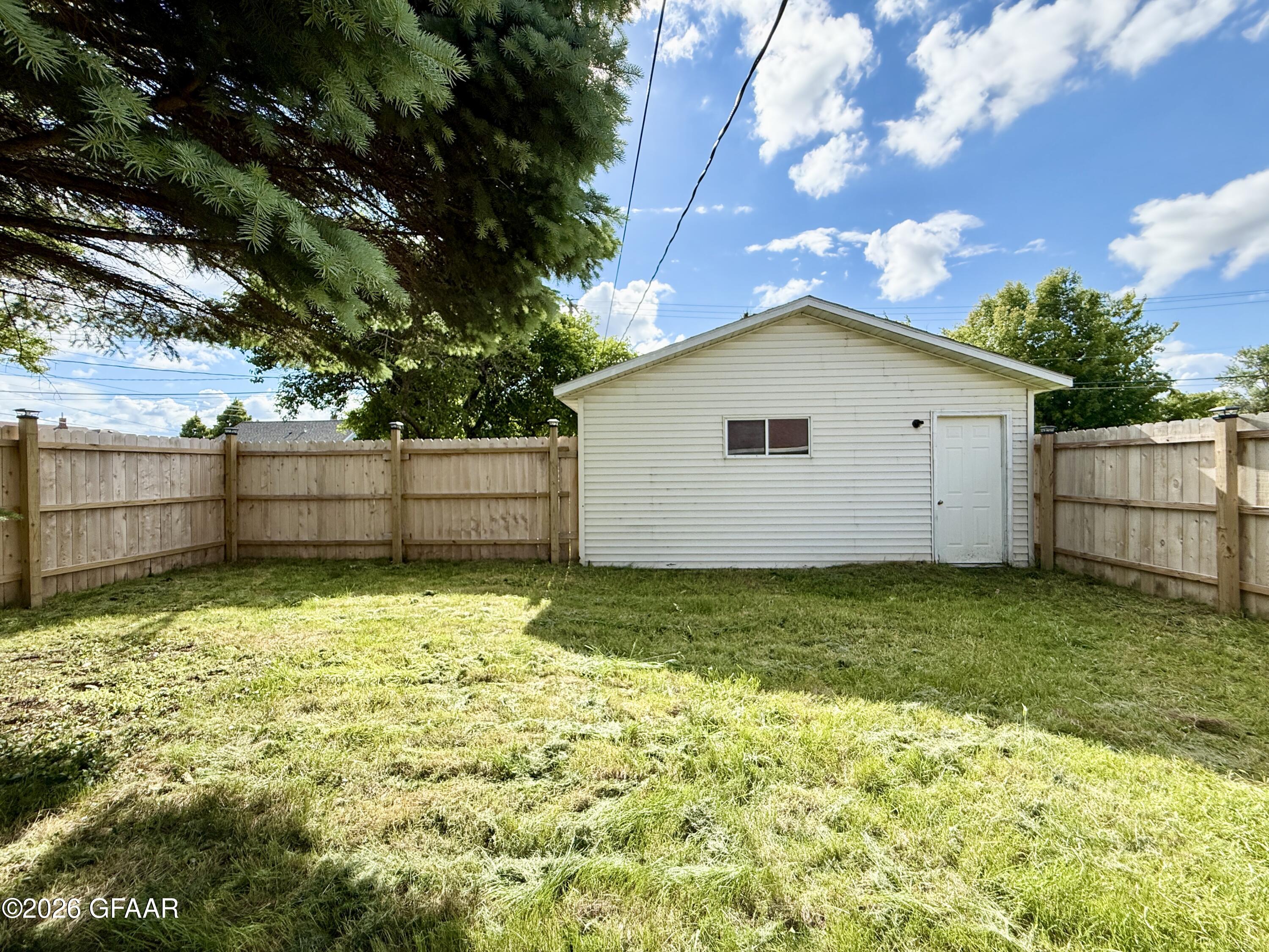 main property photo 22