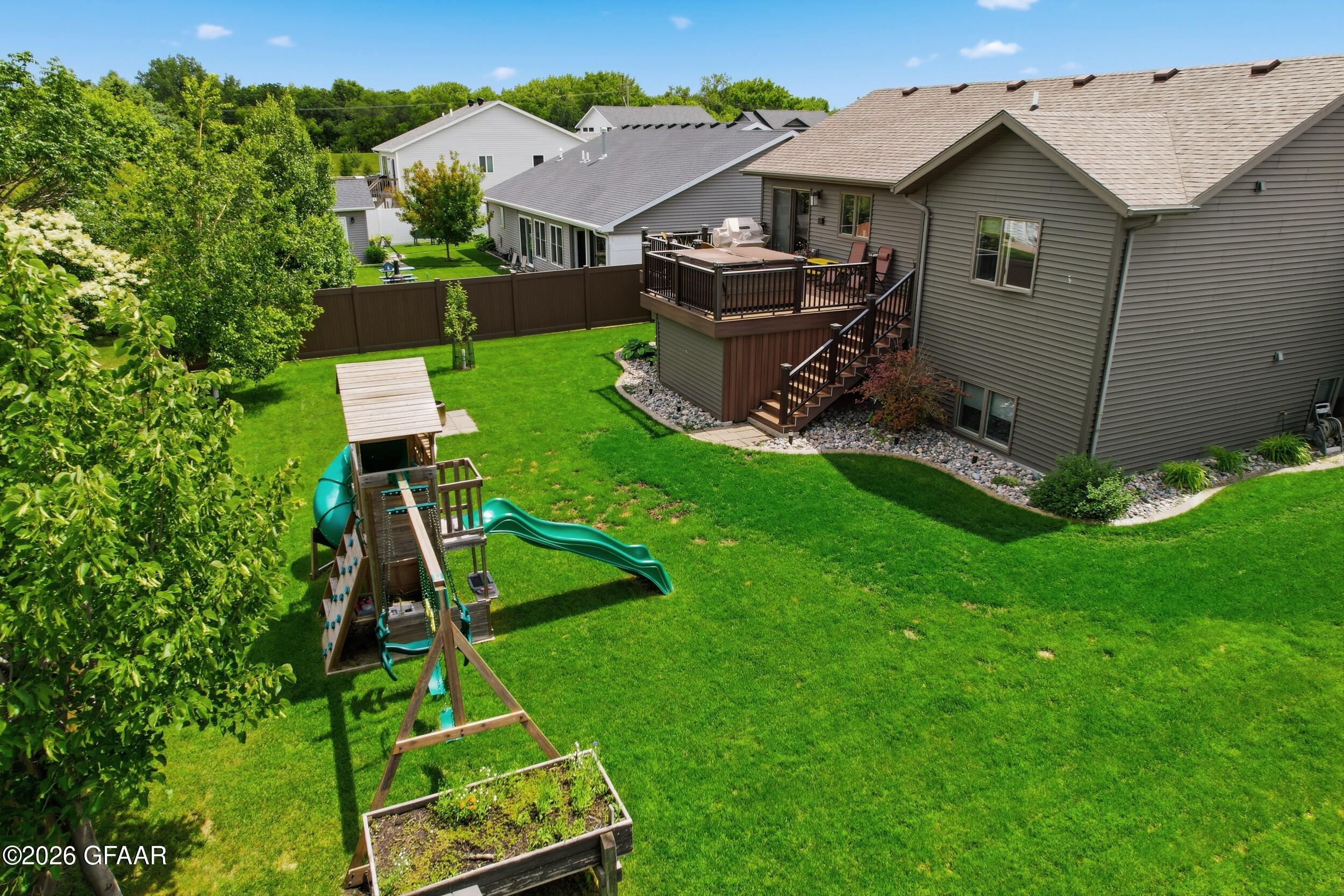 main property photo 30