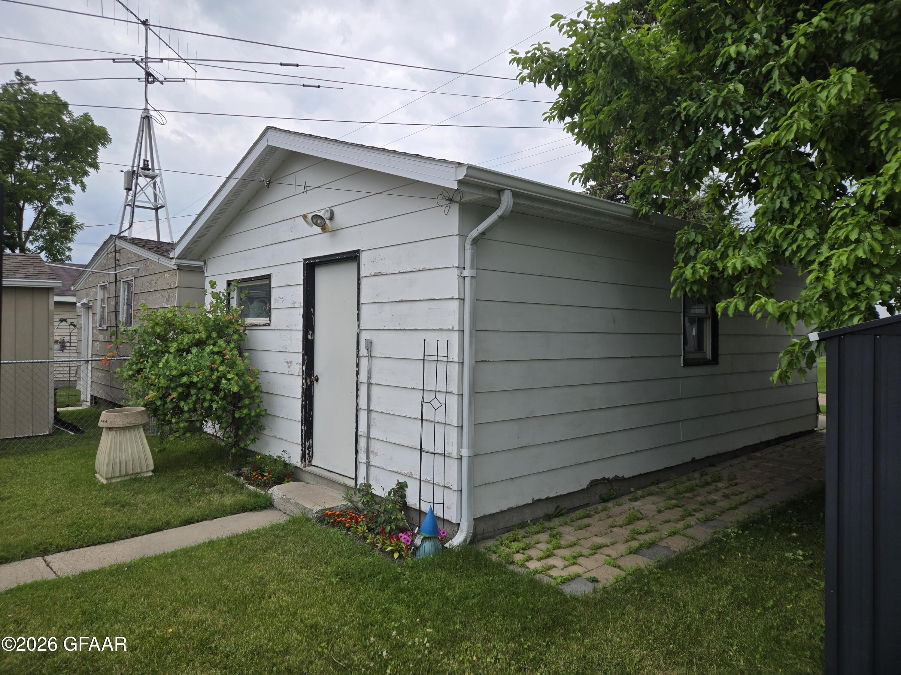 main property photo 14