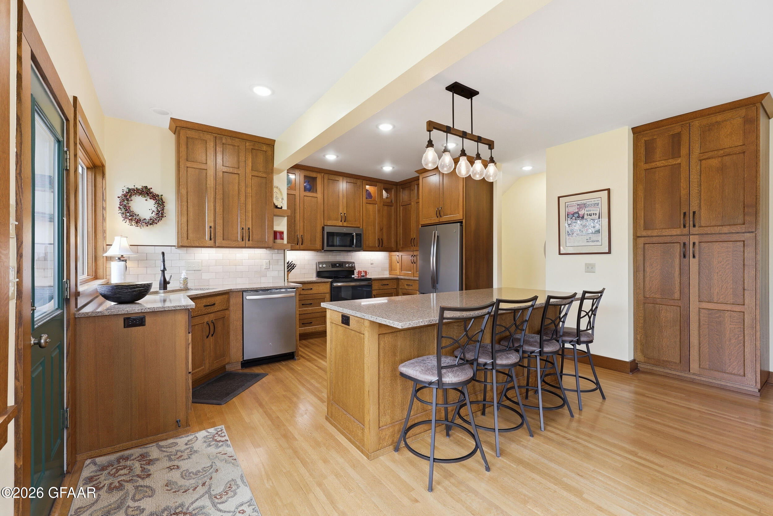main property photo 9