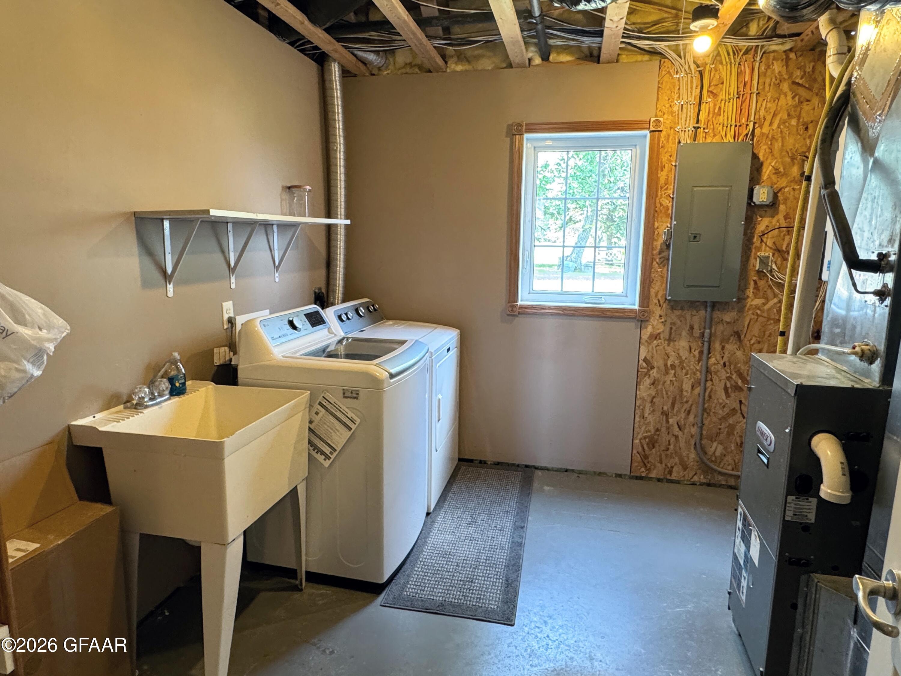 main property photo 28